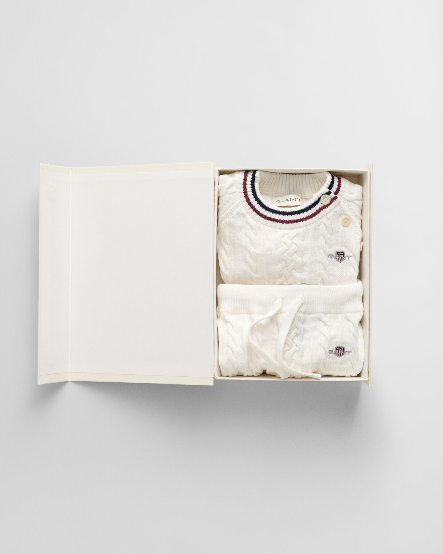 Baby cadeauset met gestreepte, gebreide kabeltrui en broek