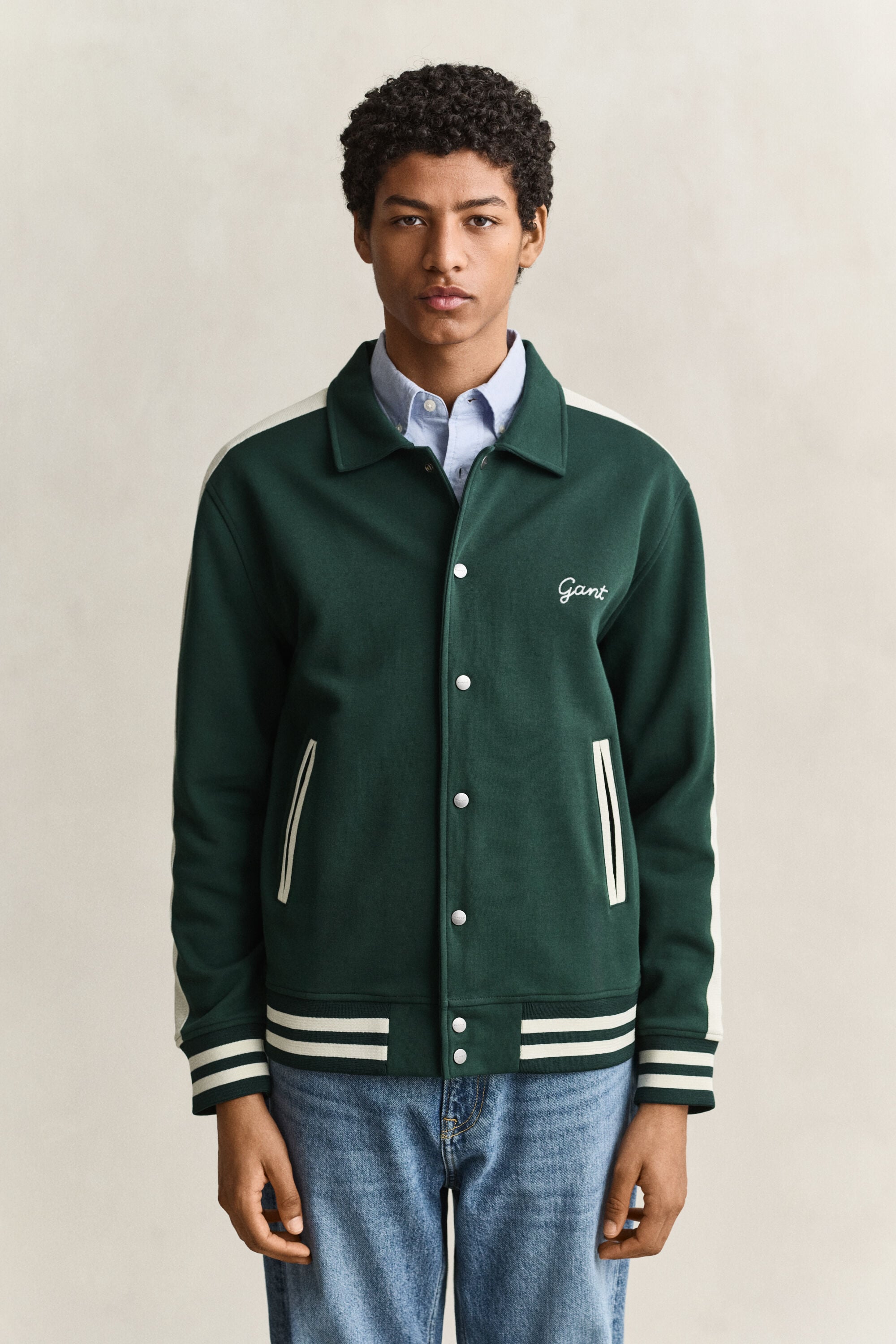 Veste boutonnée en maille interlock.