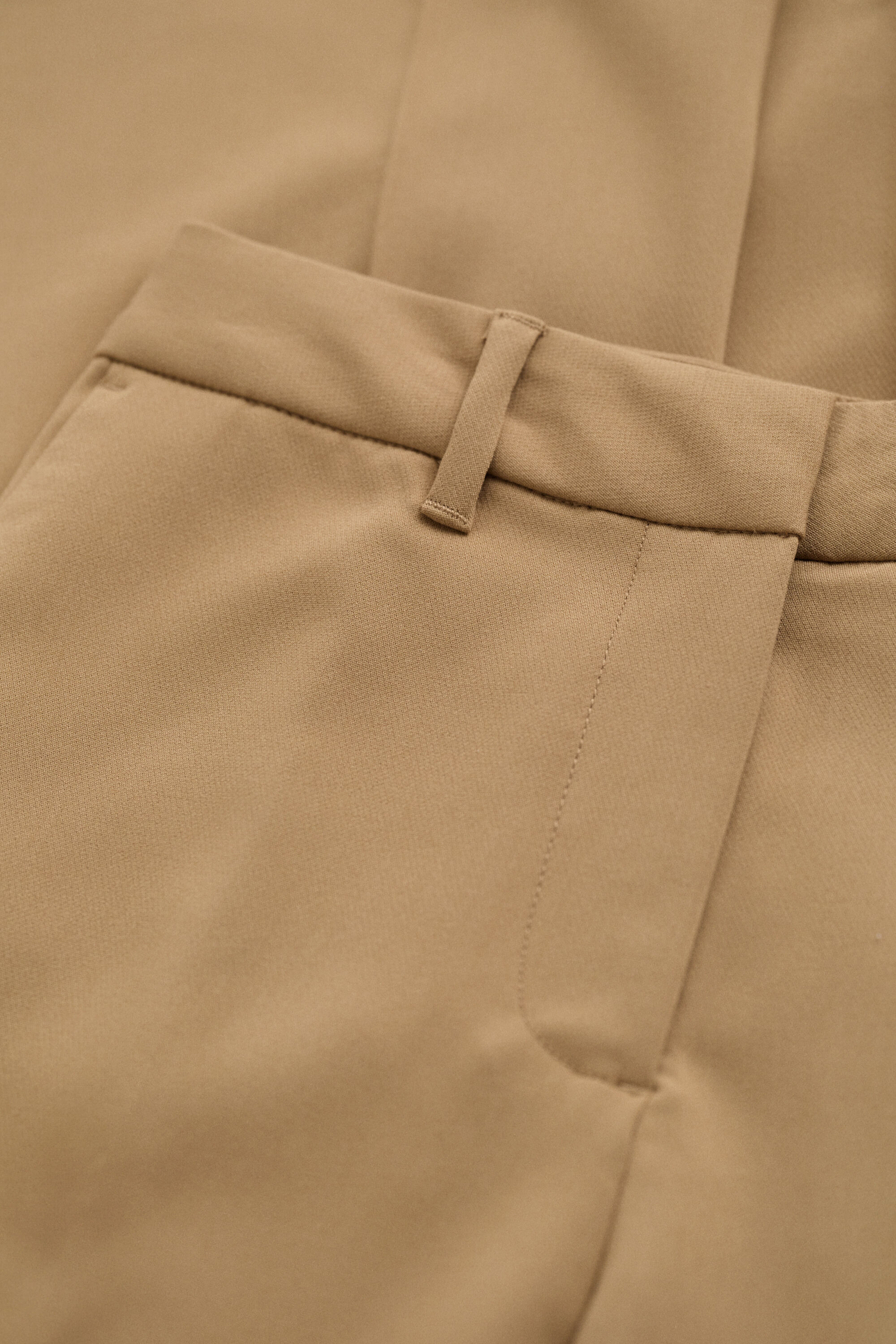 Nette nauwsluitende flared broek