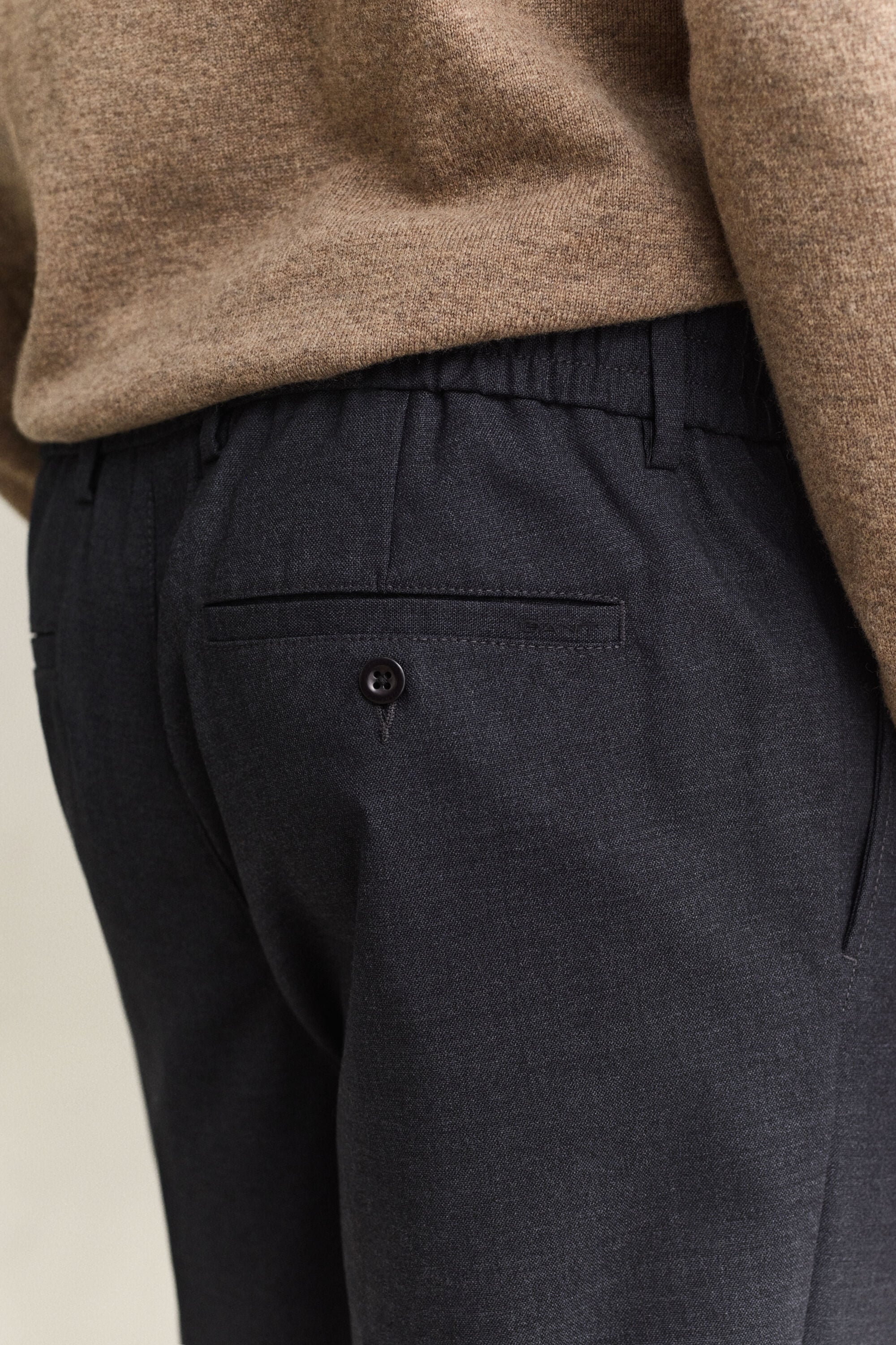 Wollen broek met taps toelopende pijpen