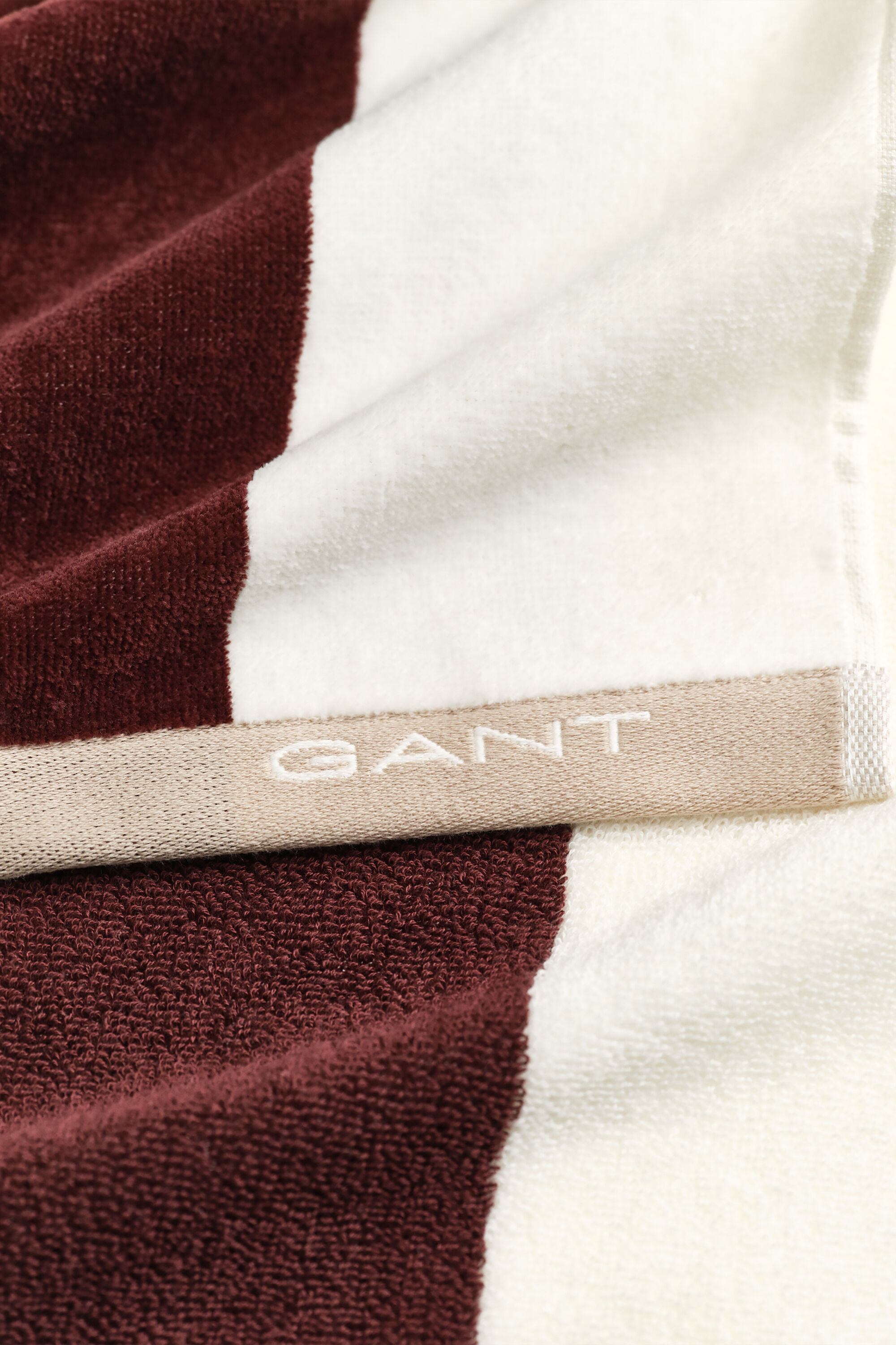 Serviette de plage à rayures éclatantes