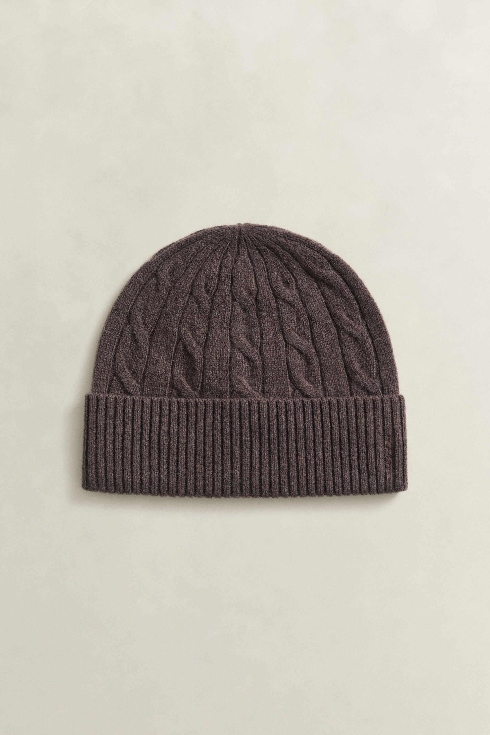 Bonnet en maille de laine à torsades