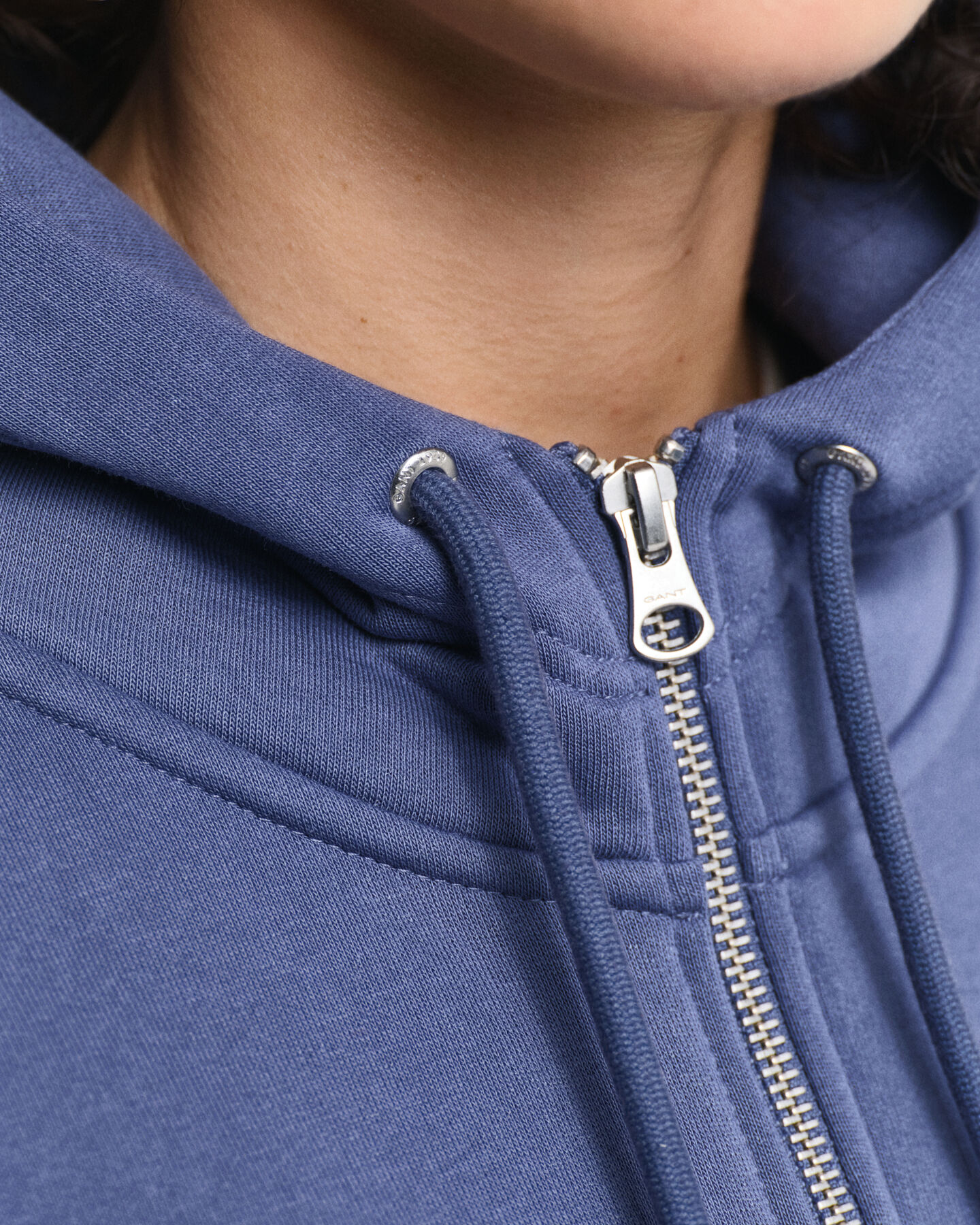 Tonal Shield hoodie met ritssluiting