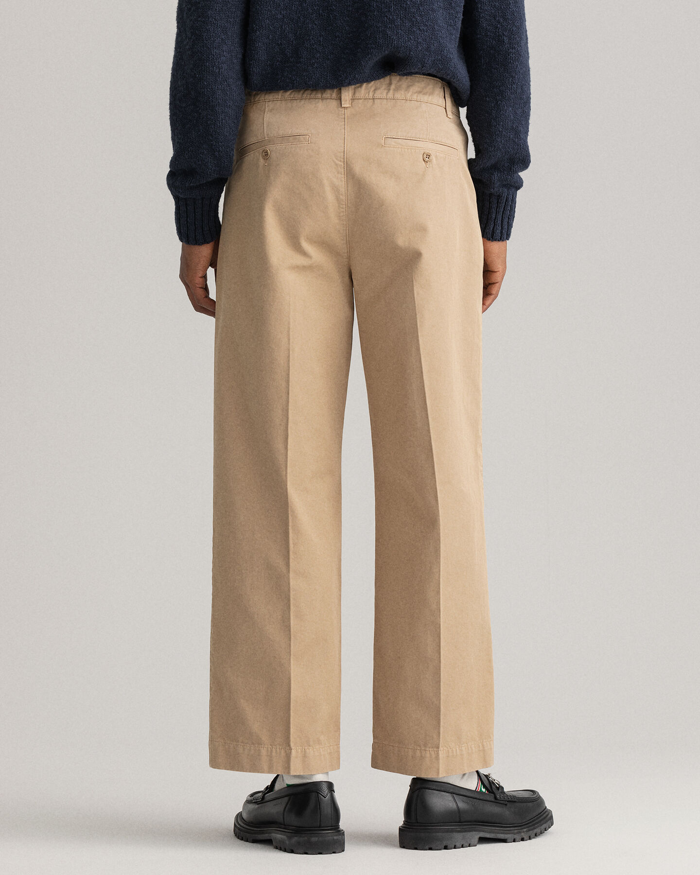 Pantalon chino en sergé de coton à jambes larges