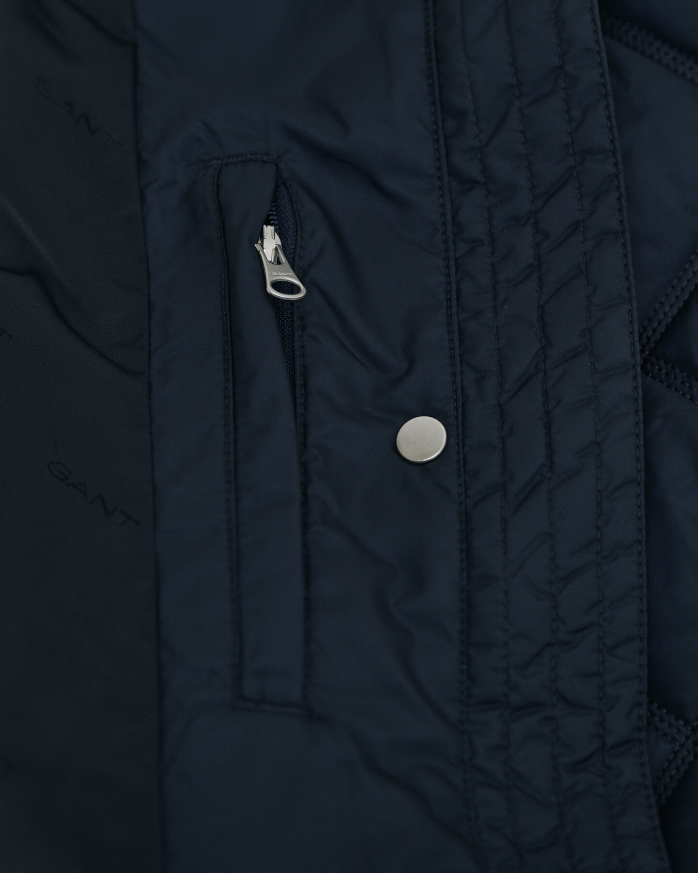 Gewatteerde jas met corduroy details