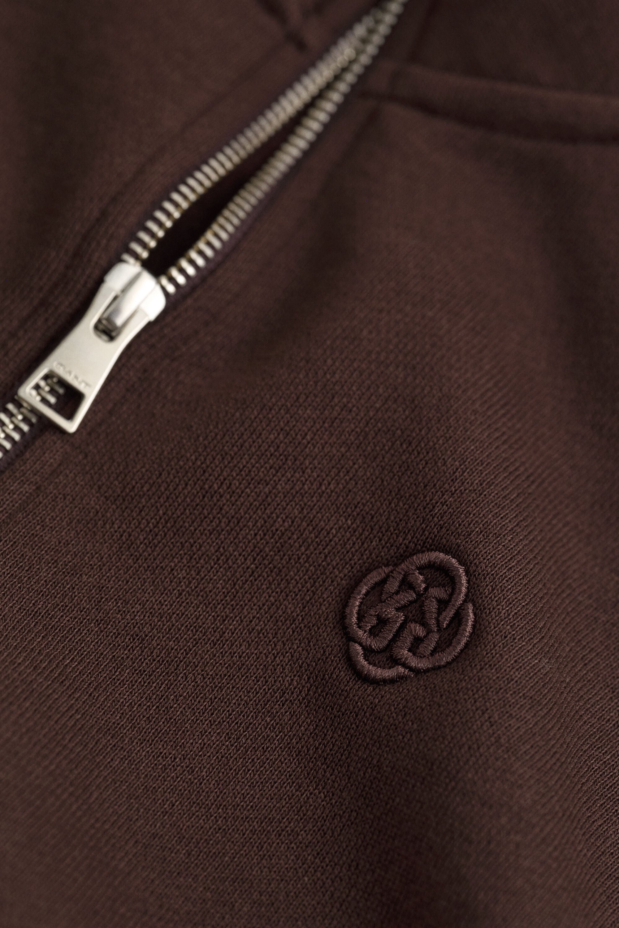 Sweat-shirt à demi-zip brodé