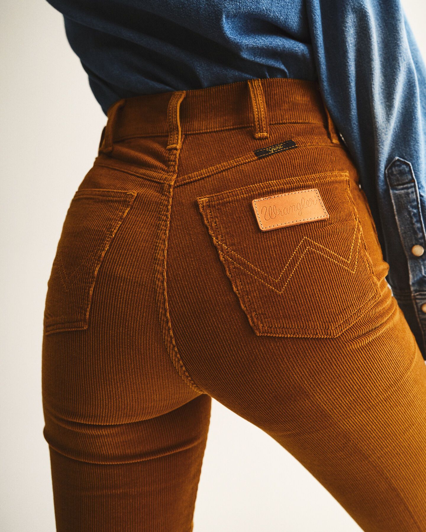 Jean Bootcut en velours côtelé Wrangler x GANT