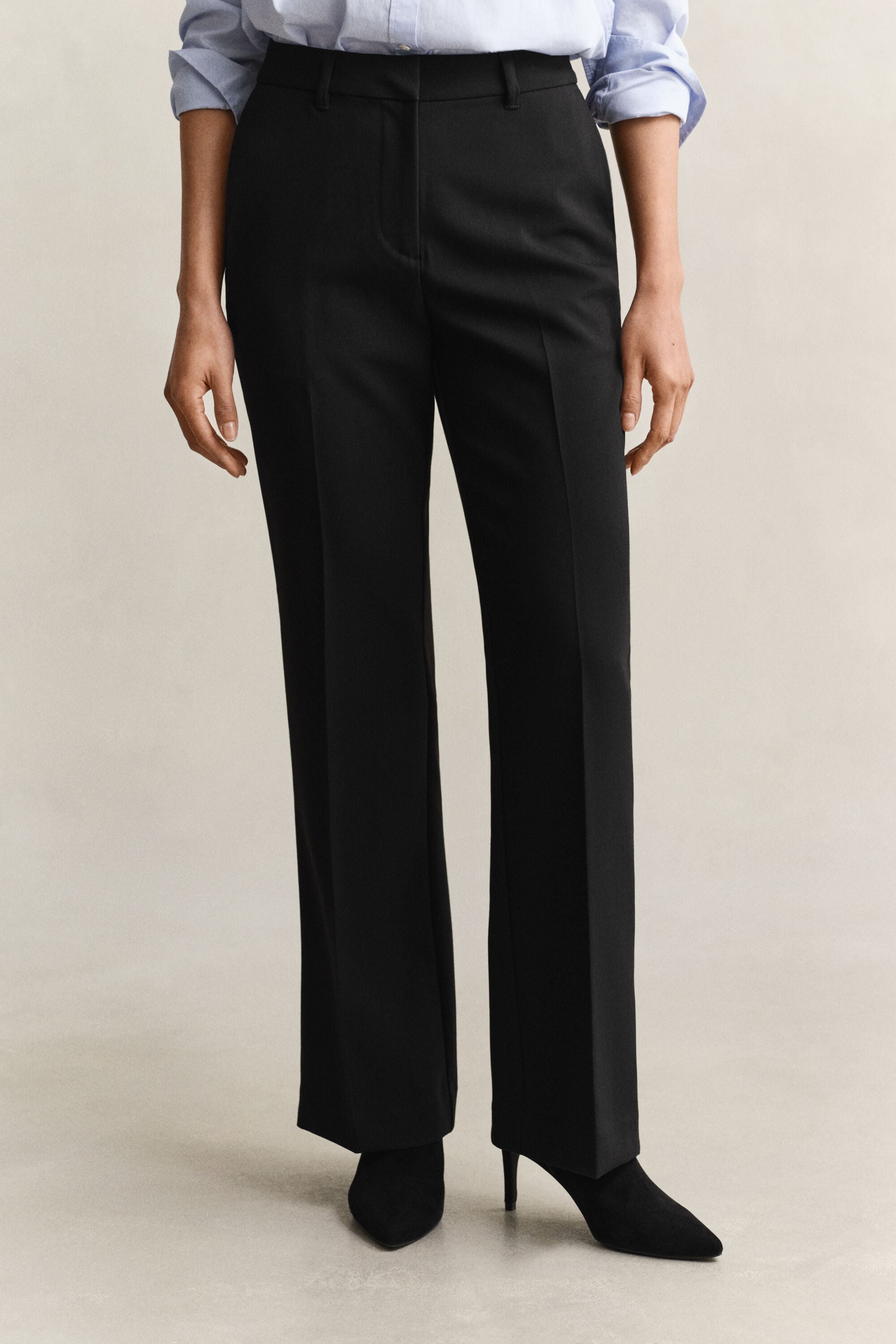 Nette nauwsluitende flared broek