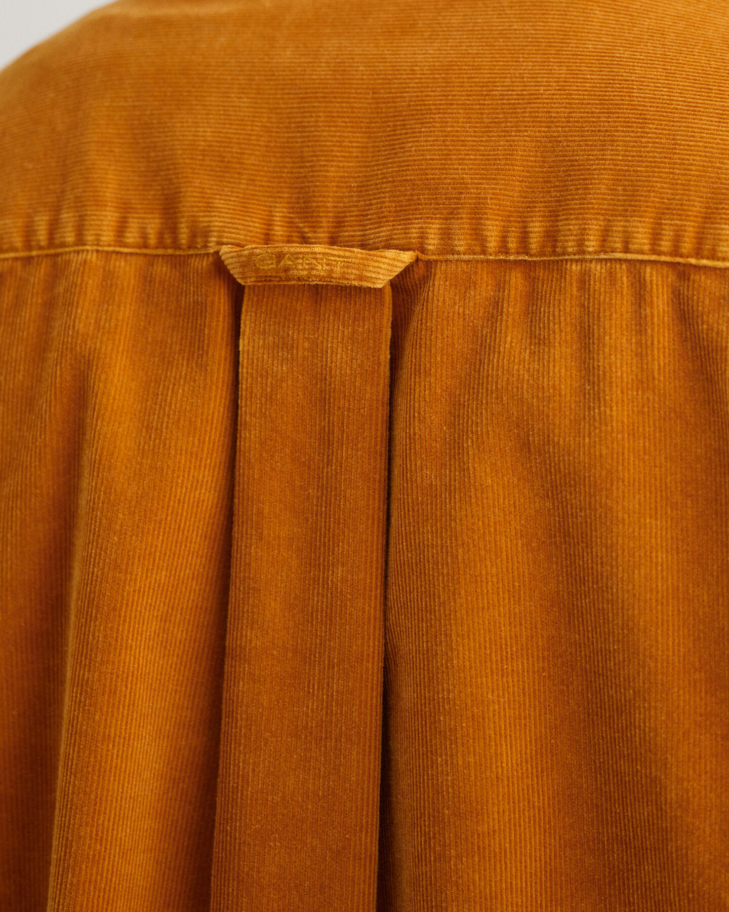 Chemise relaxed fit en velours c&ocirc;tel&eacute; au d&eacute;lavage prononc&eacute;