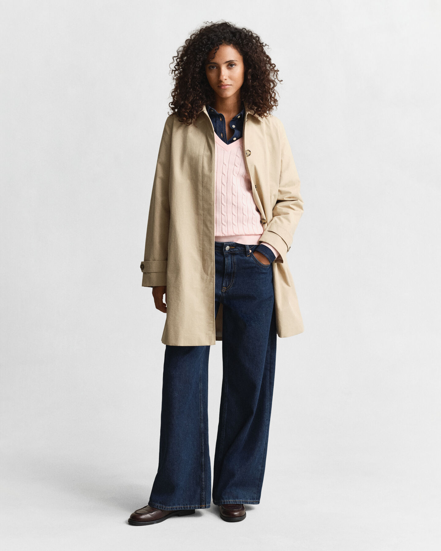 Pull col V en maille de coton stretch à torsades