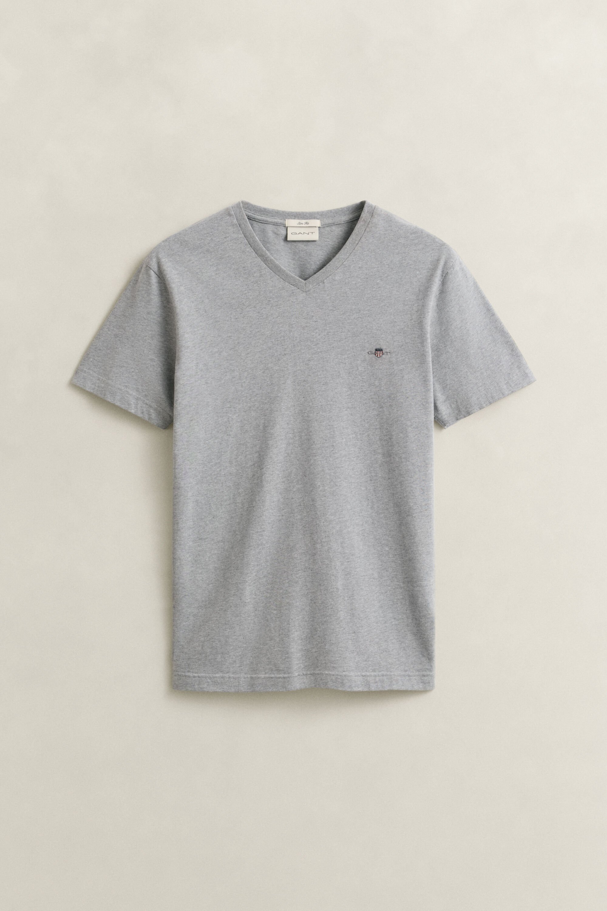 Slim Fit Shield T-shirt met V-hals