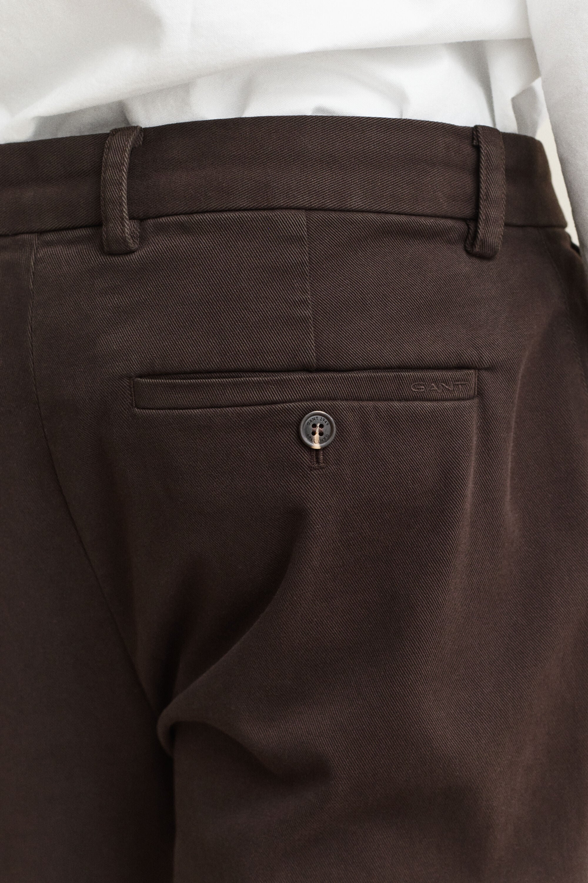 Chino met taps toelopende pijpen