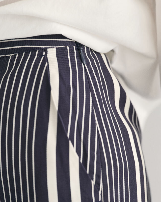 Regular Fit broek met wijde pijpen en streepjesprint