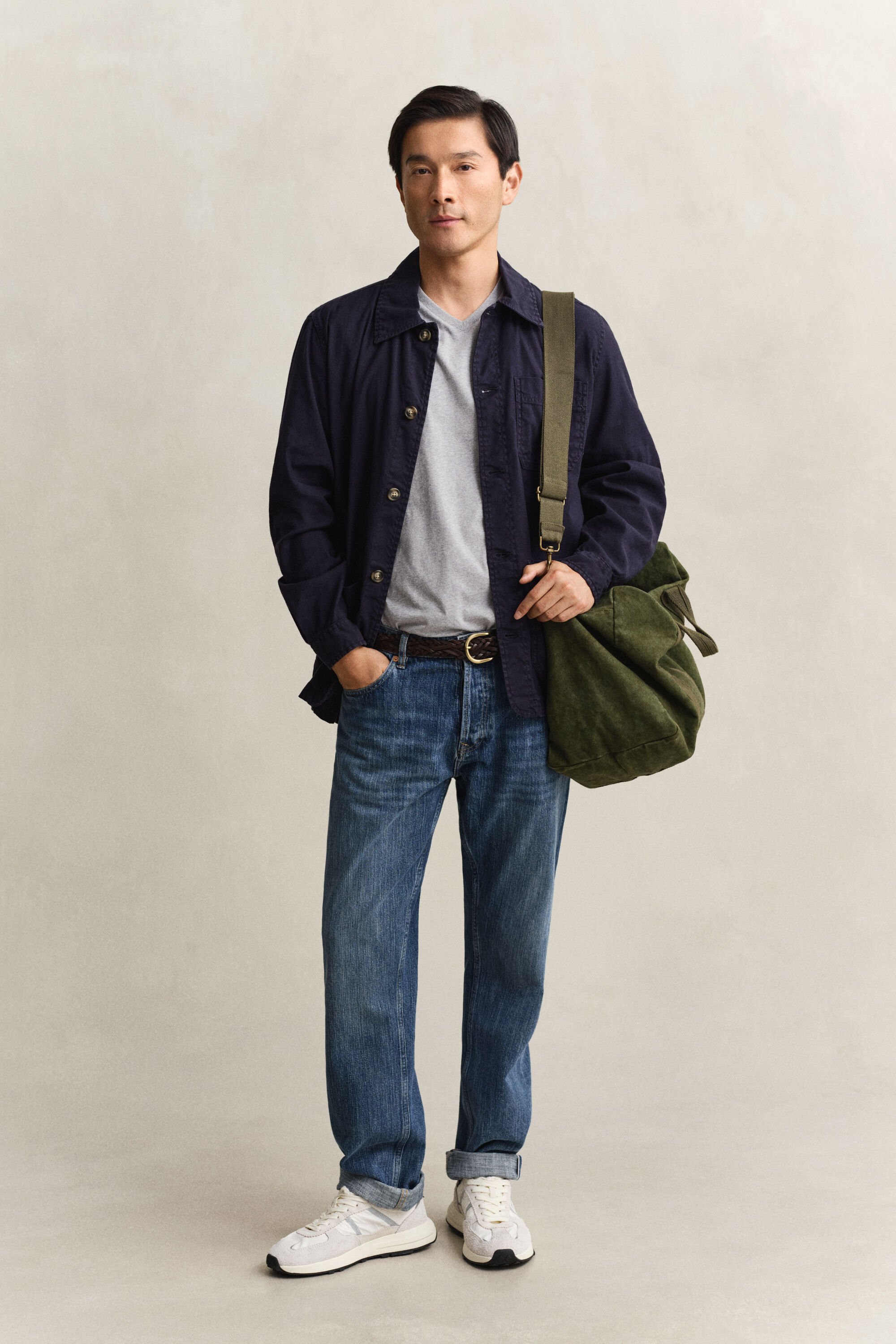 Slim Fit Shield T-shirt met V-hals