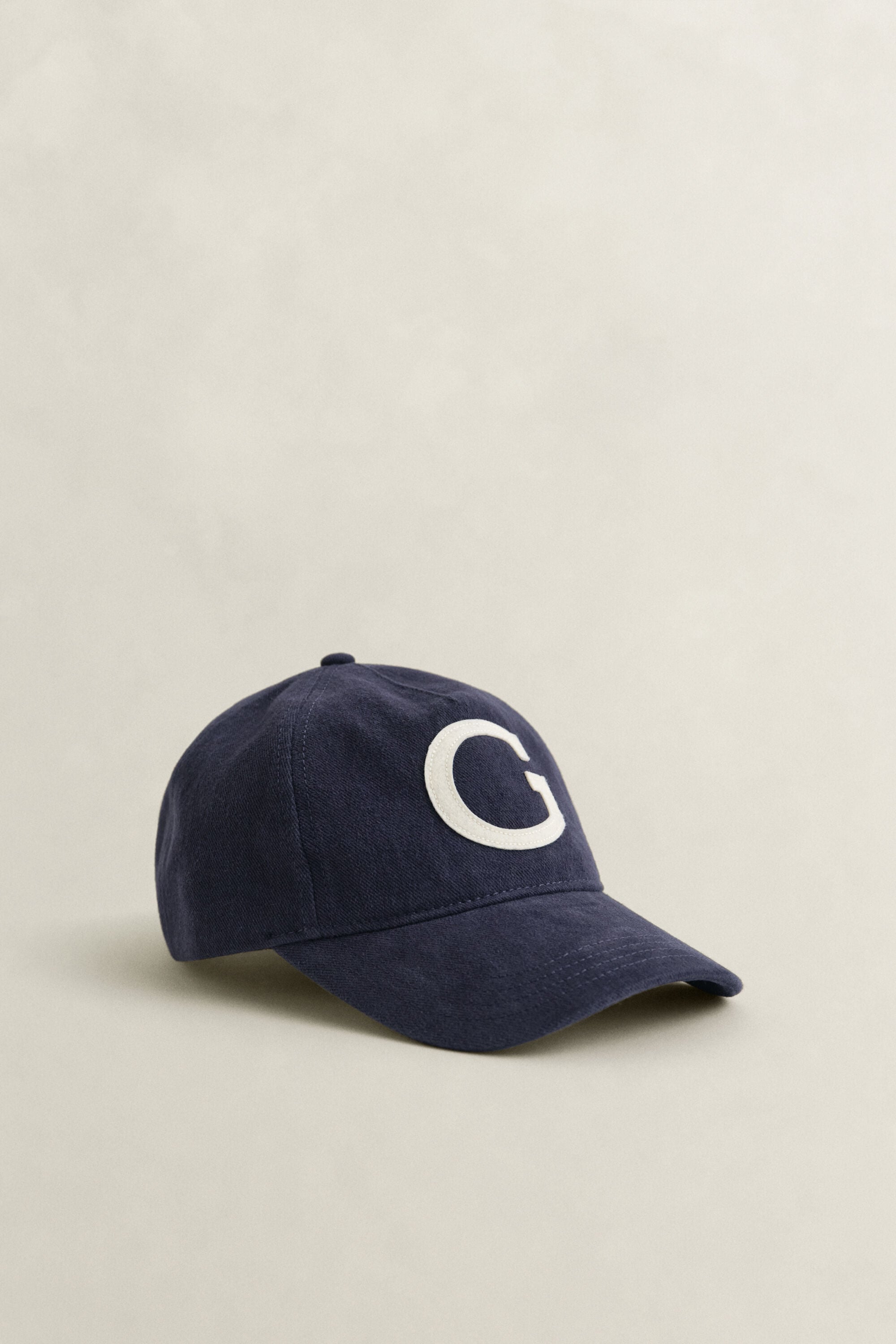 Casquette en moleskine avec écusson G
