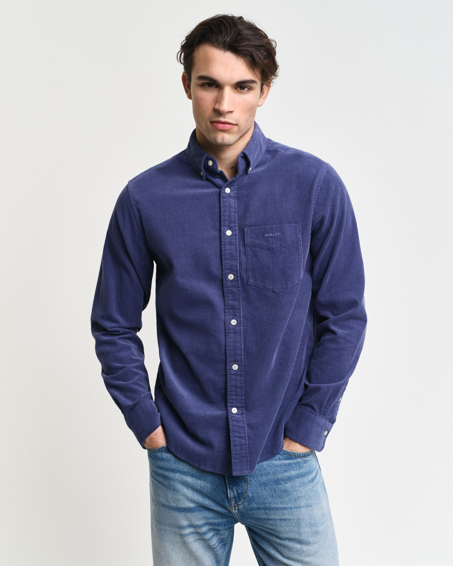 Chemise regular fit en velours c&ocirc;tel&eacute;