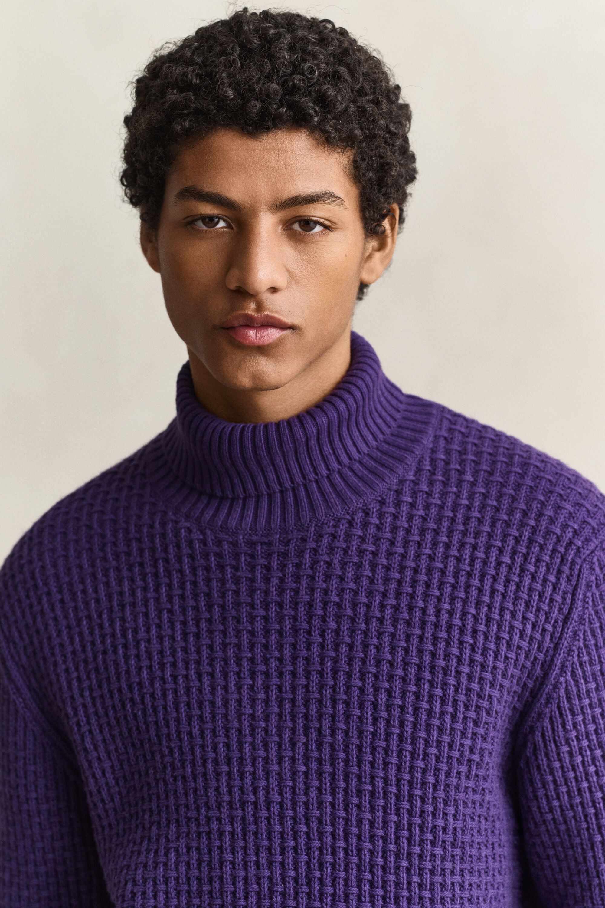 Pull texturé à col roulé en coton et laine