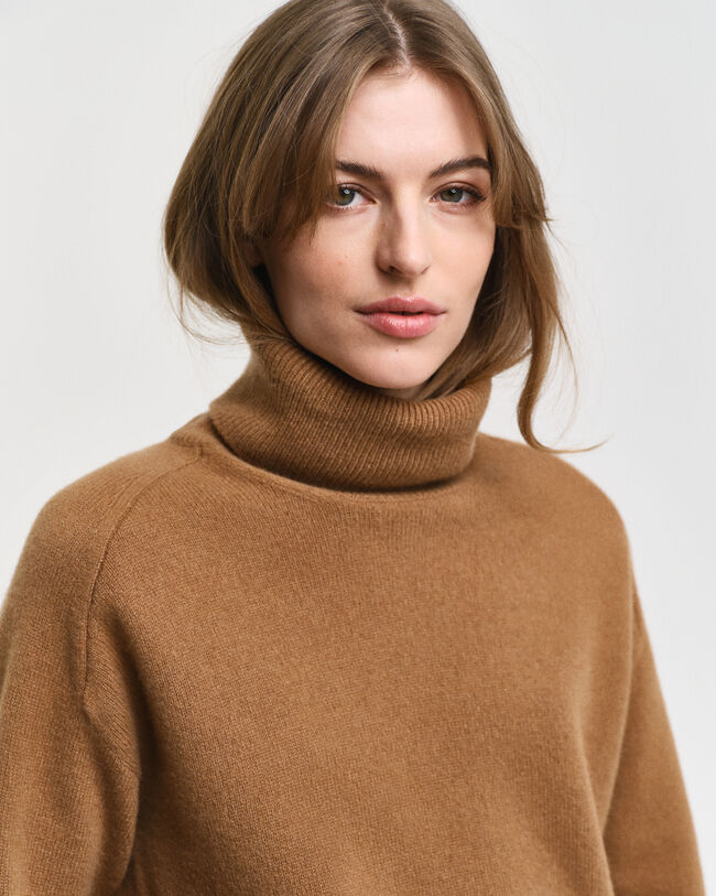 Pull col roulé avec finitions à chevrons