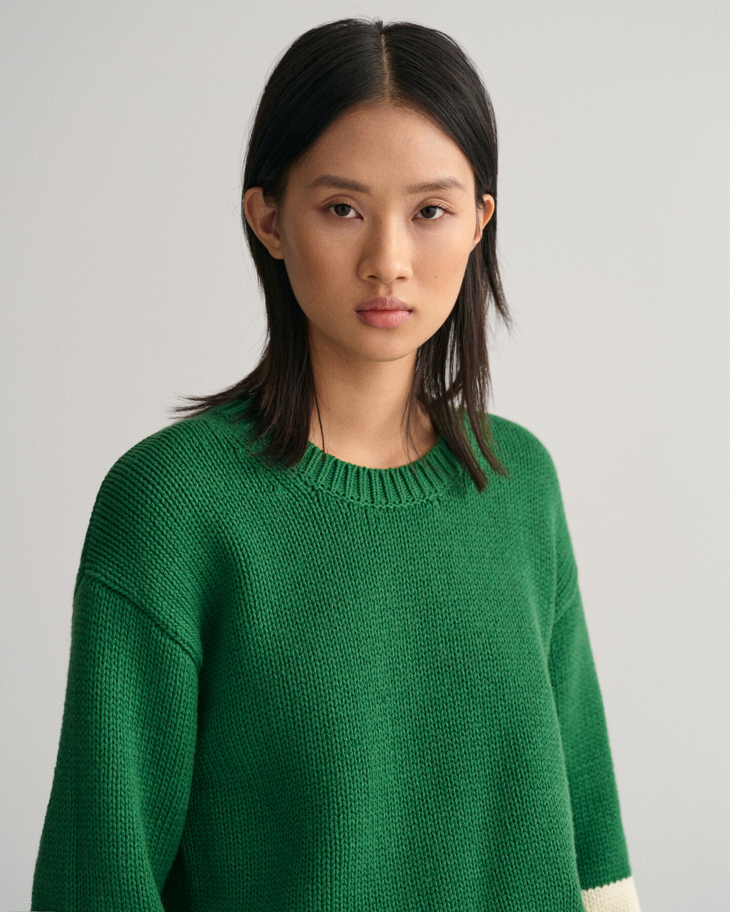 Sweater met ronde hals en gestreepte mouwen