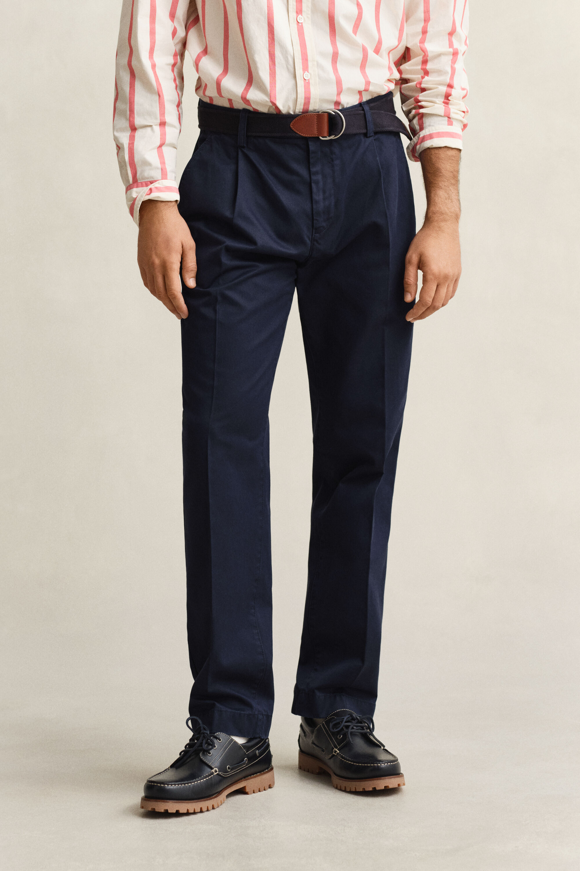 Pantalon chino coupe regular en sergé de coton