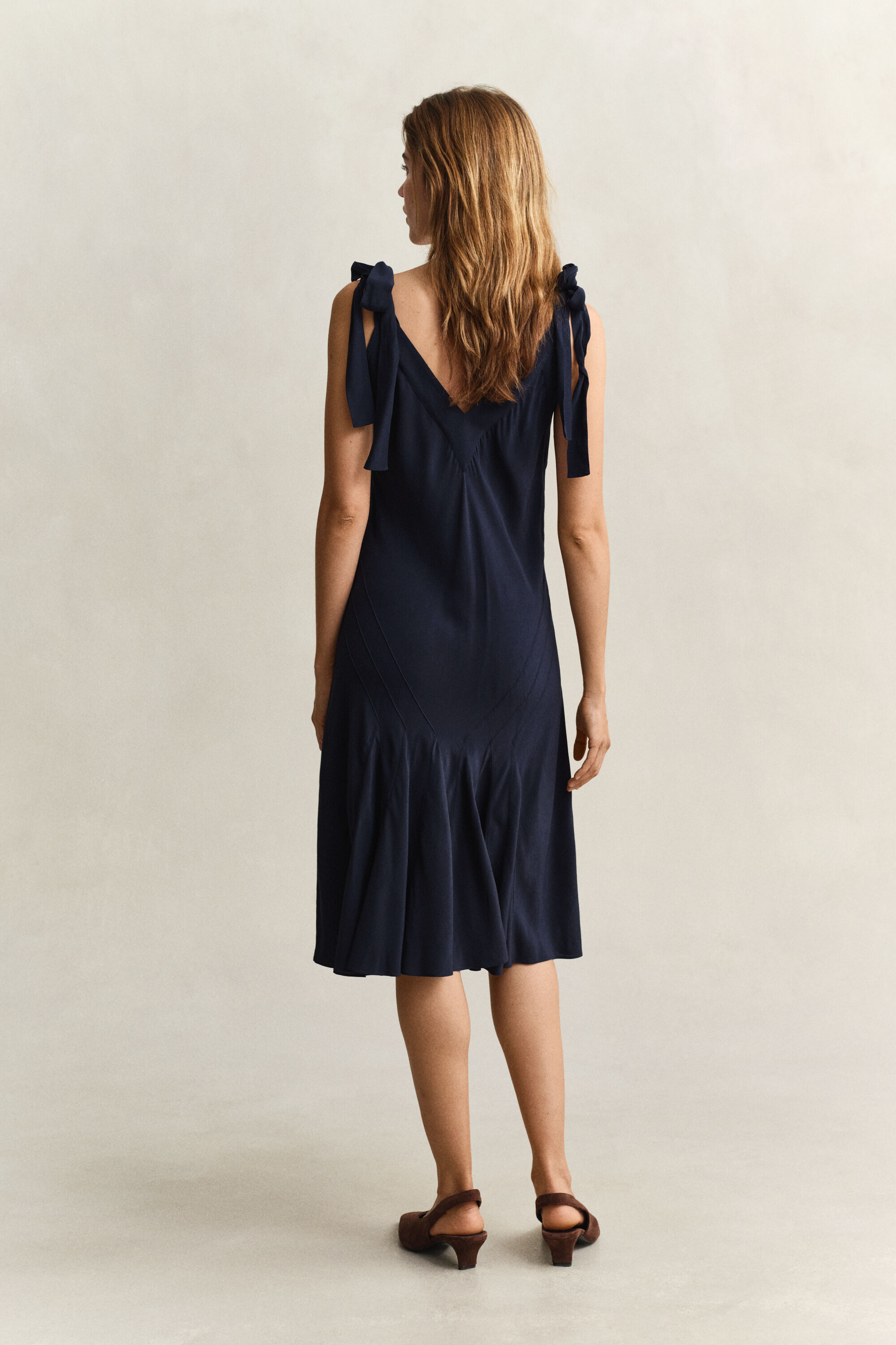Schuin geknipte slipdress