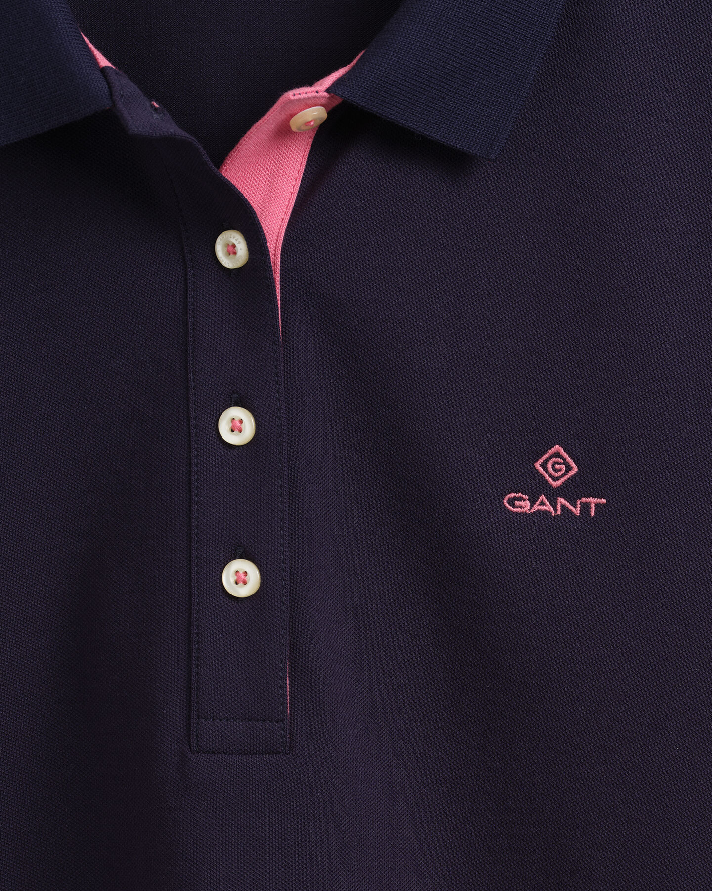 Piqu&eacute; poloshirt met contrasterende kraag