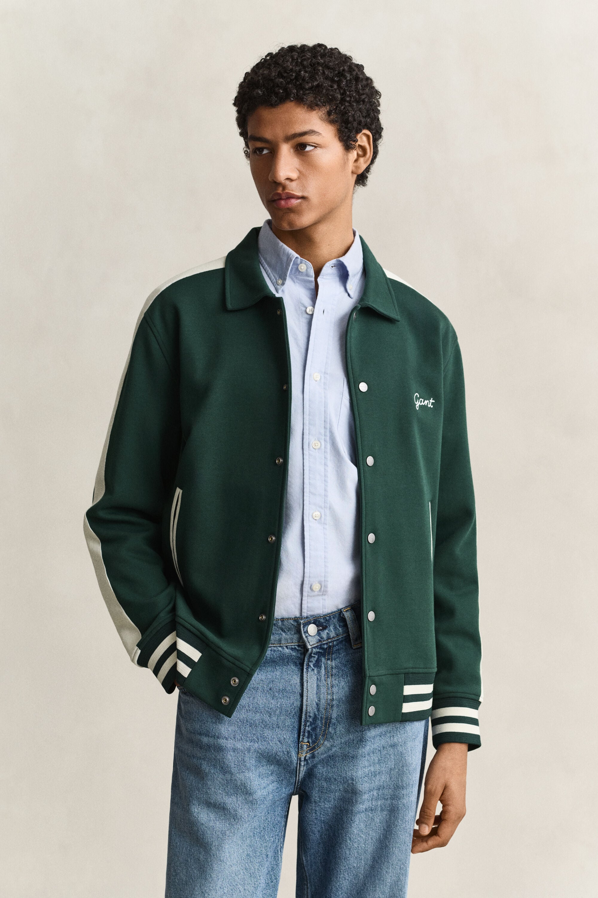 Veste boutonnée en maille interlock.