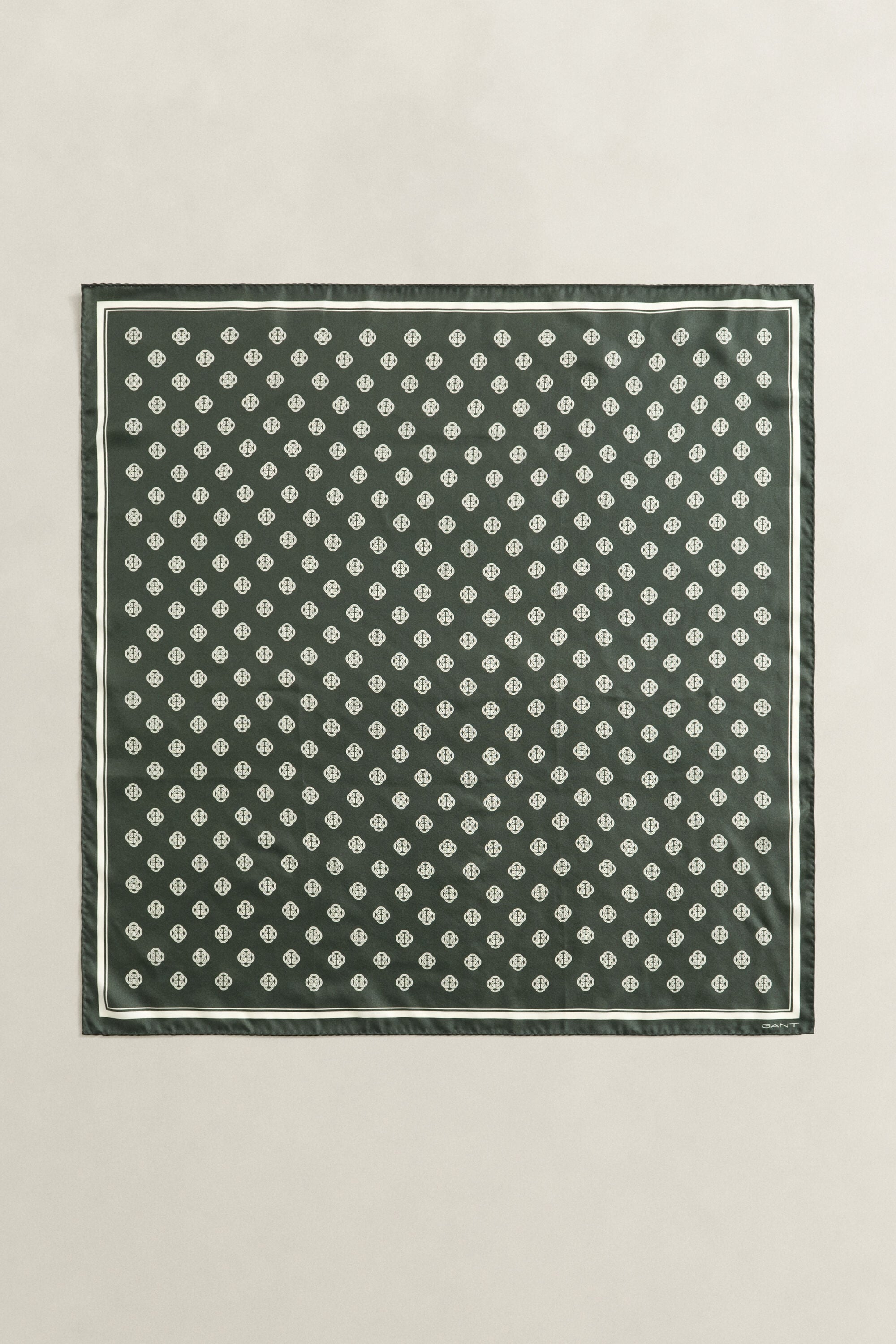 Zijden monogramsjaal
