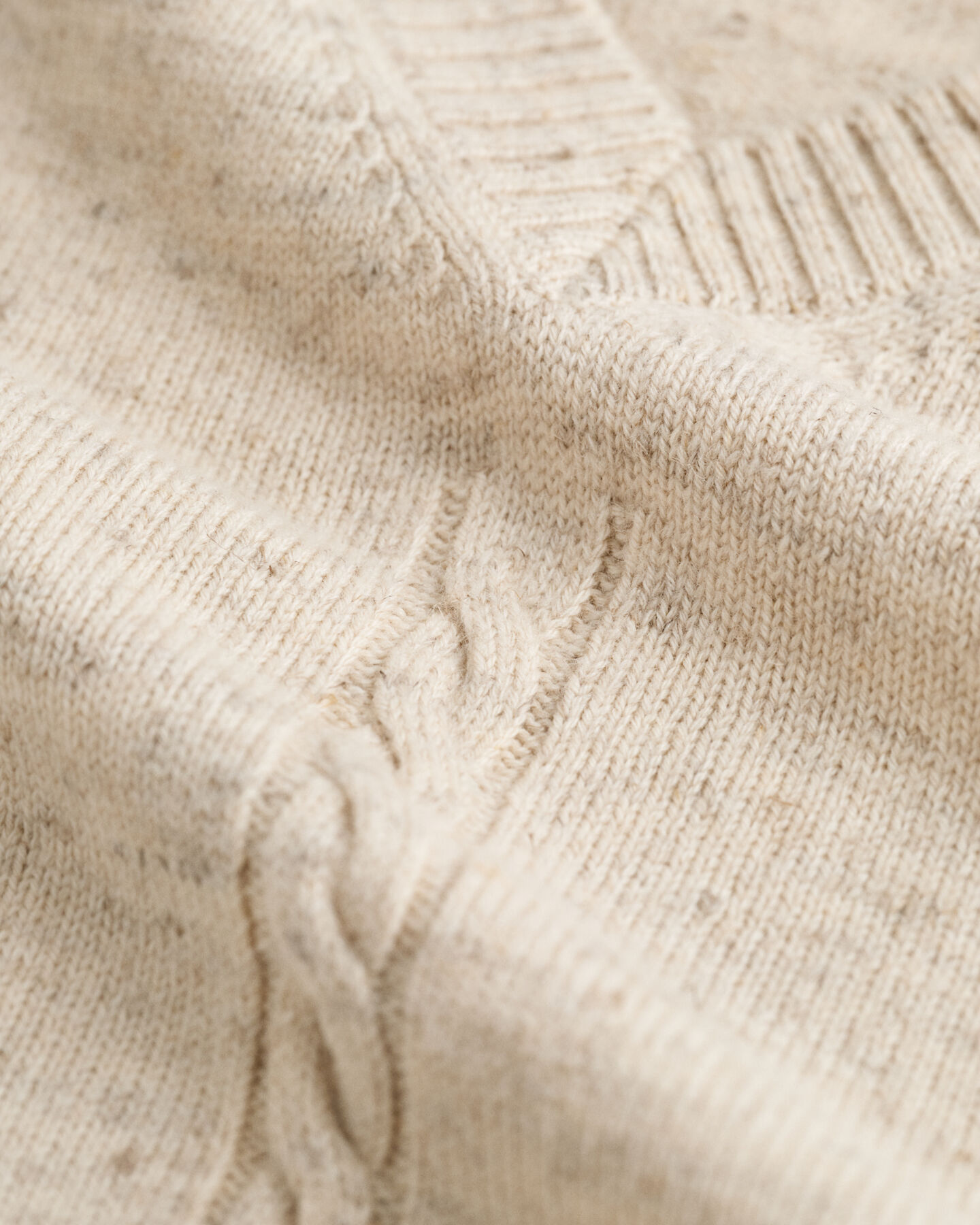 Kabelgebreid vest met V-hals