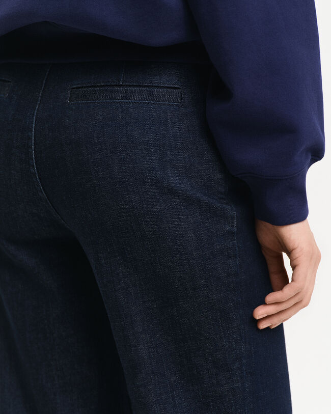 Denim jeans met kortere pijpen en plooien