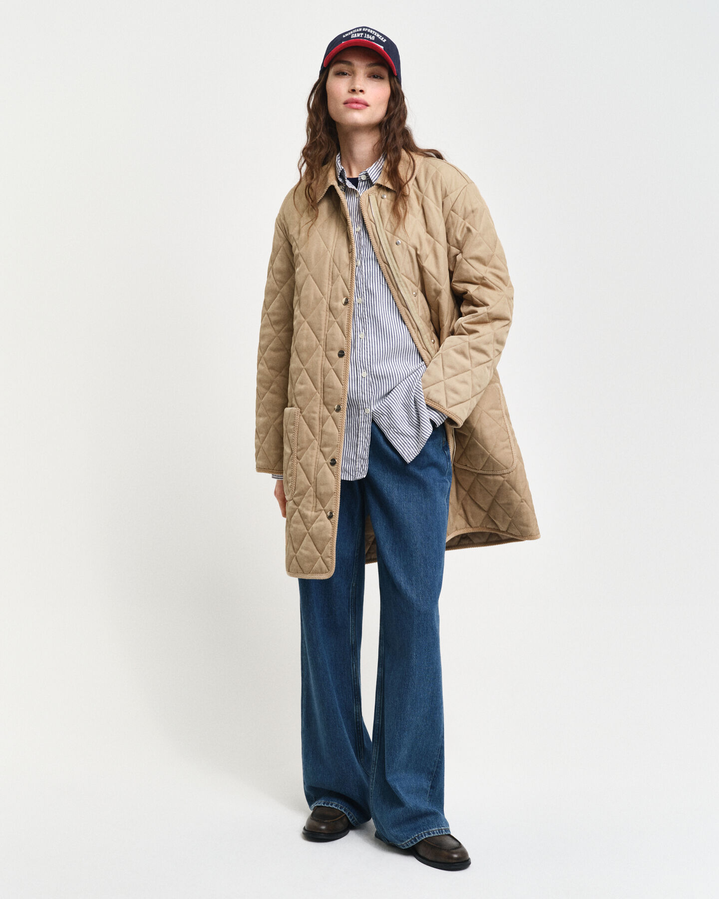 Manteau matelassé avec finitions en velours côtelé