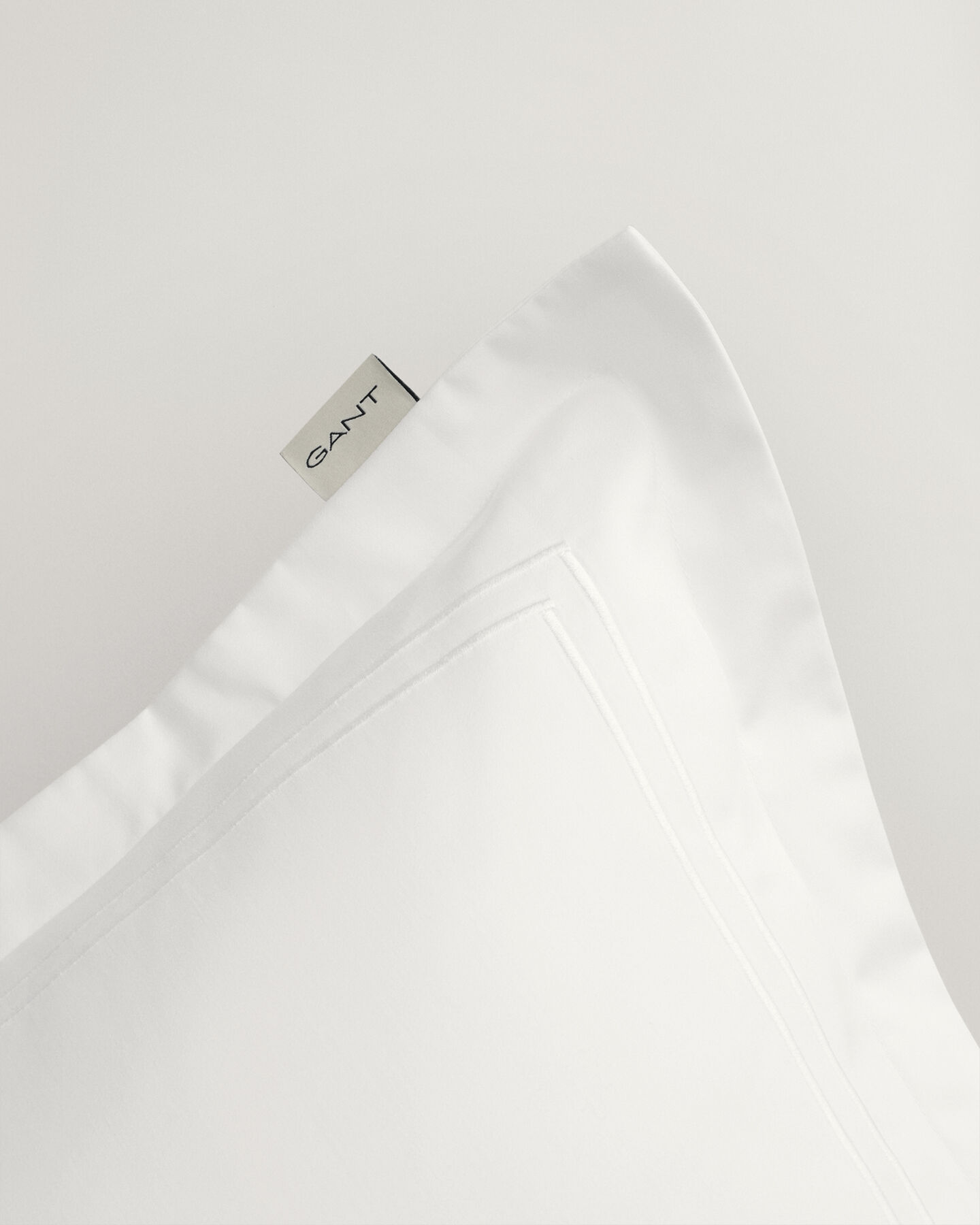 Satijnen kussensloop met stiksels