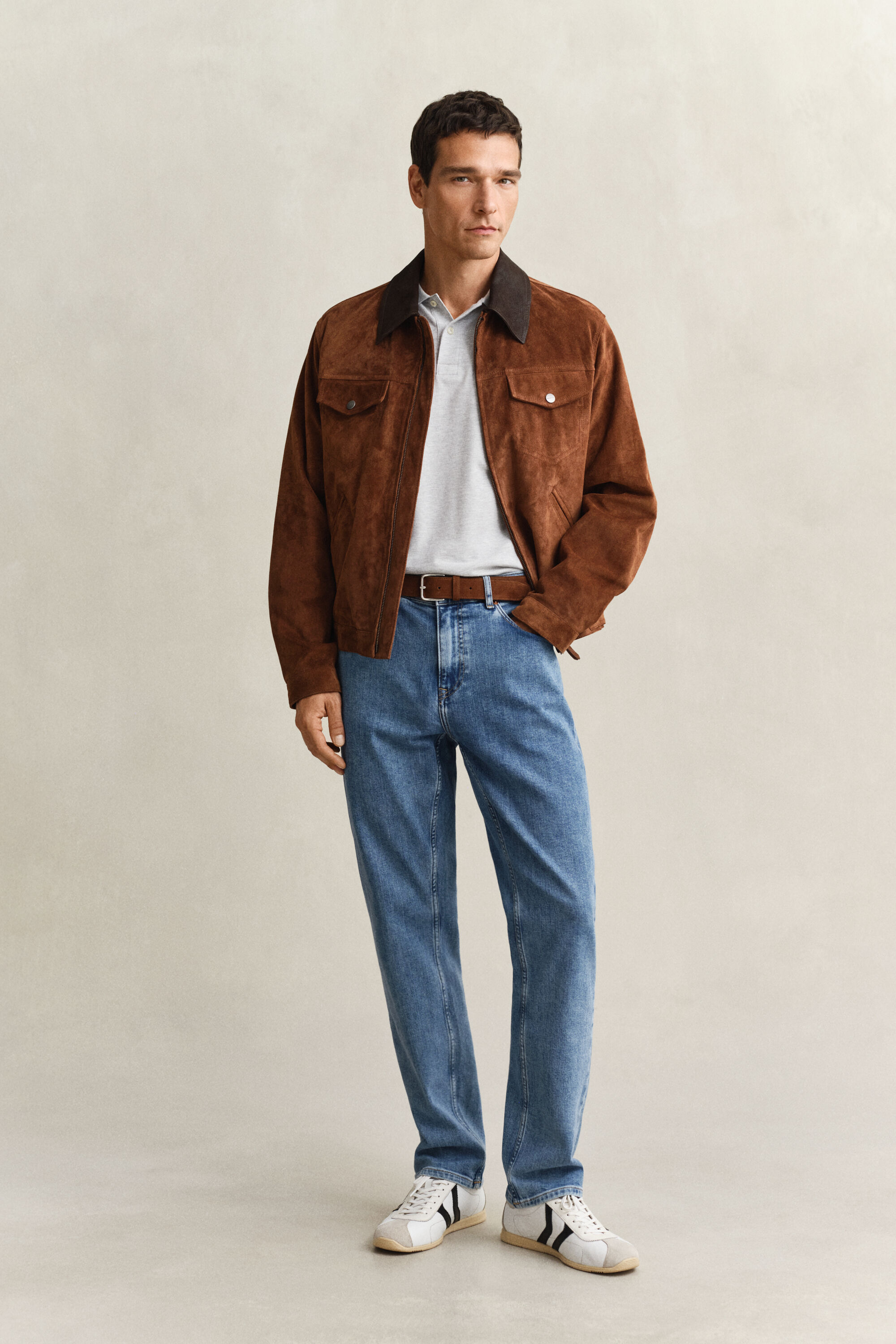 Jean regular fit à délavage épuré