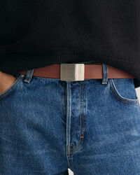 Ceinture en cuir avec boucle et plaque