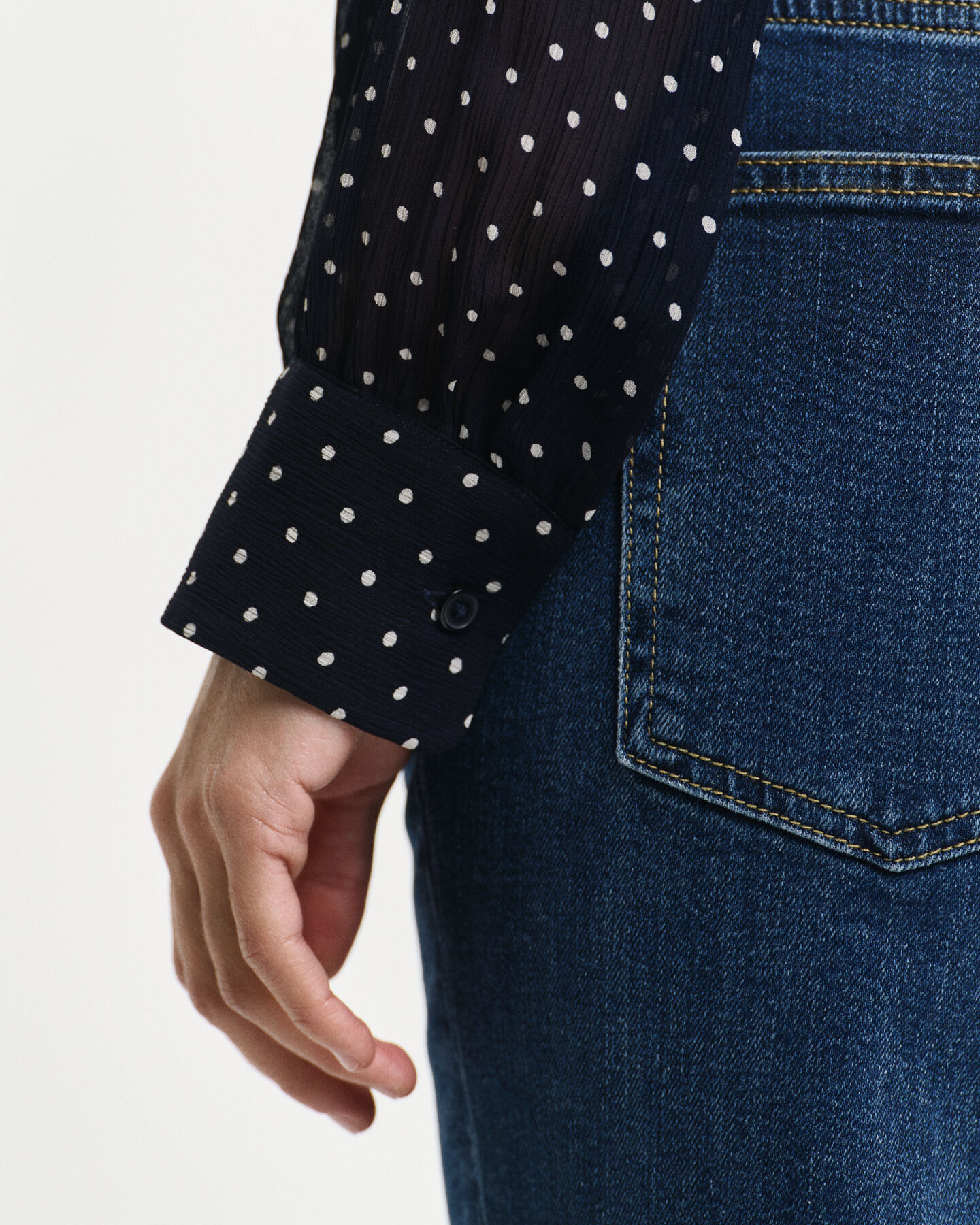 Chemisier à pois avec nœud lavallière