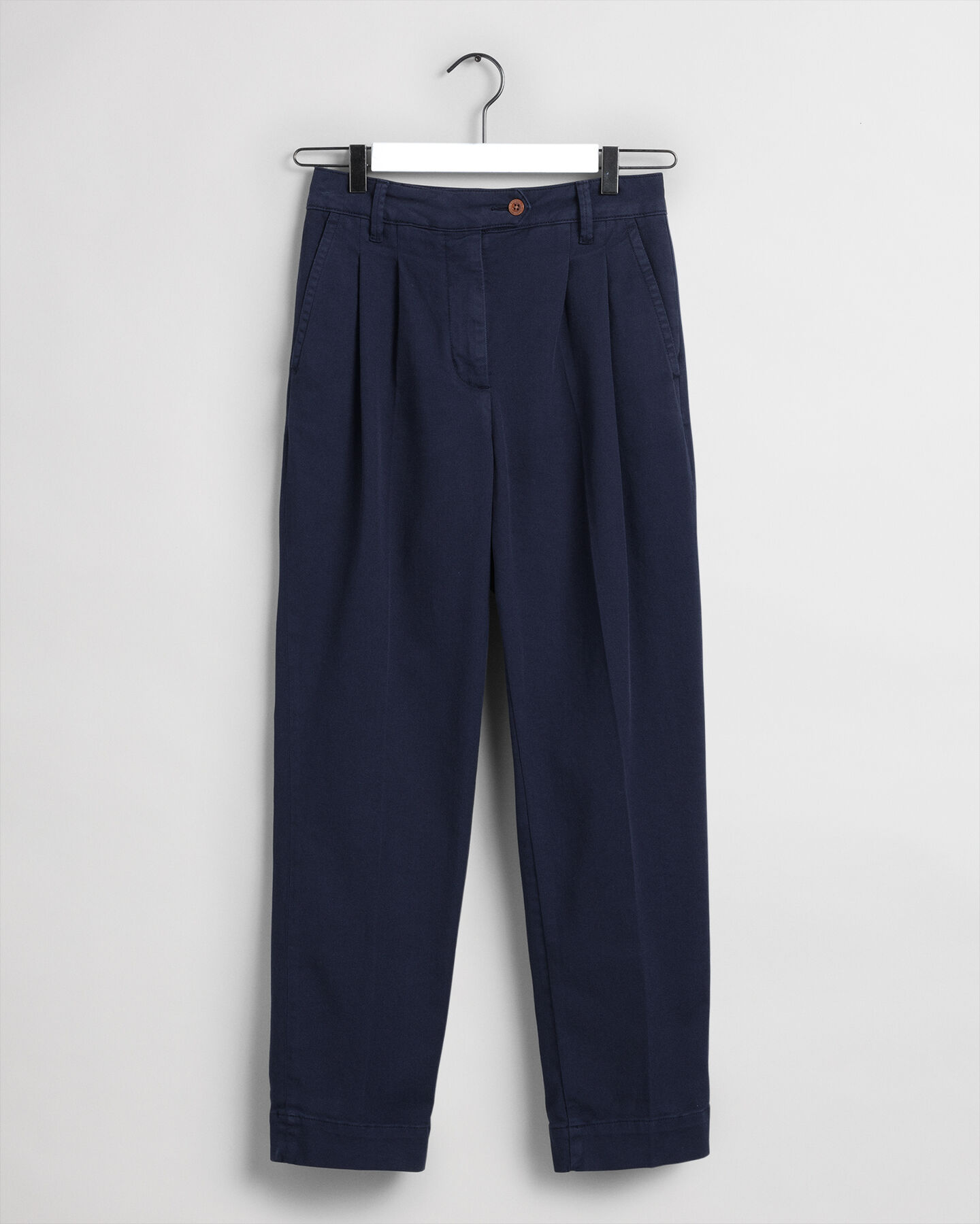 Chino met plooien en hoge taille