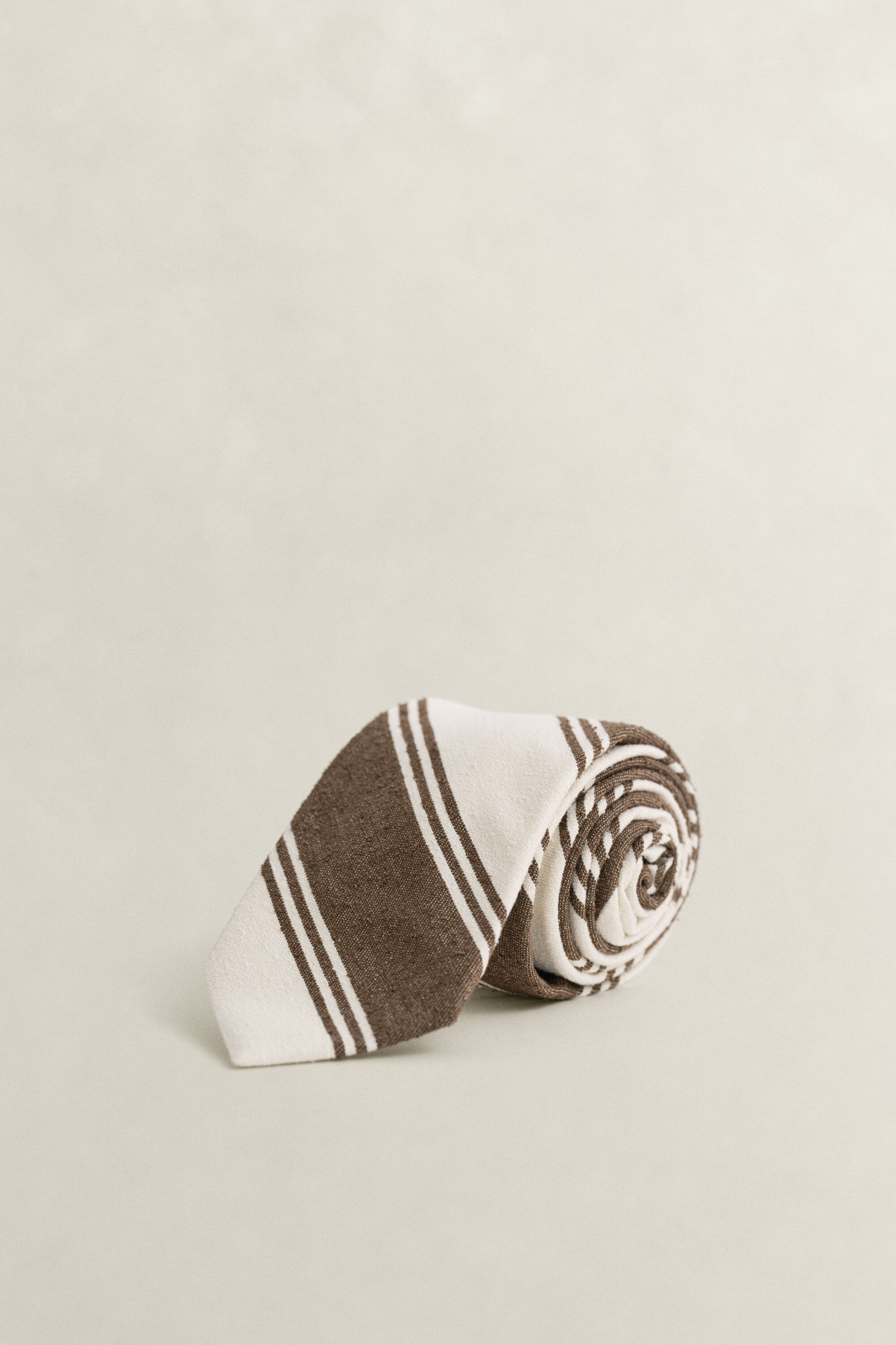 Cravate en soie grège