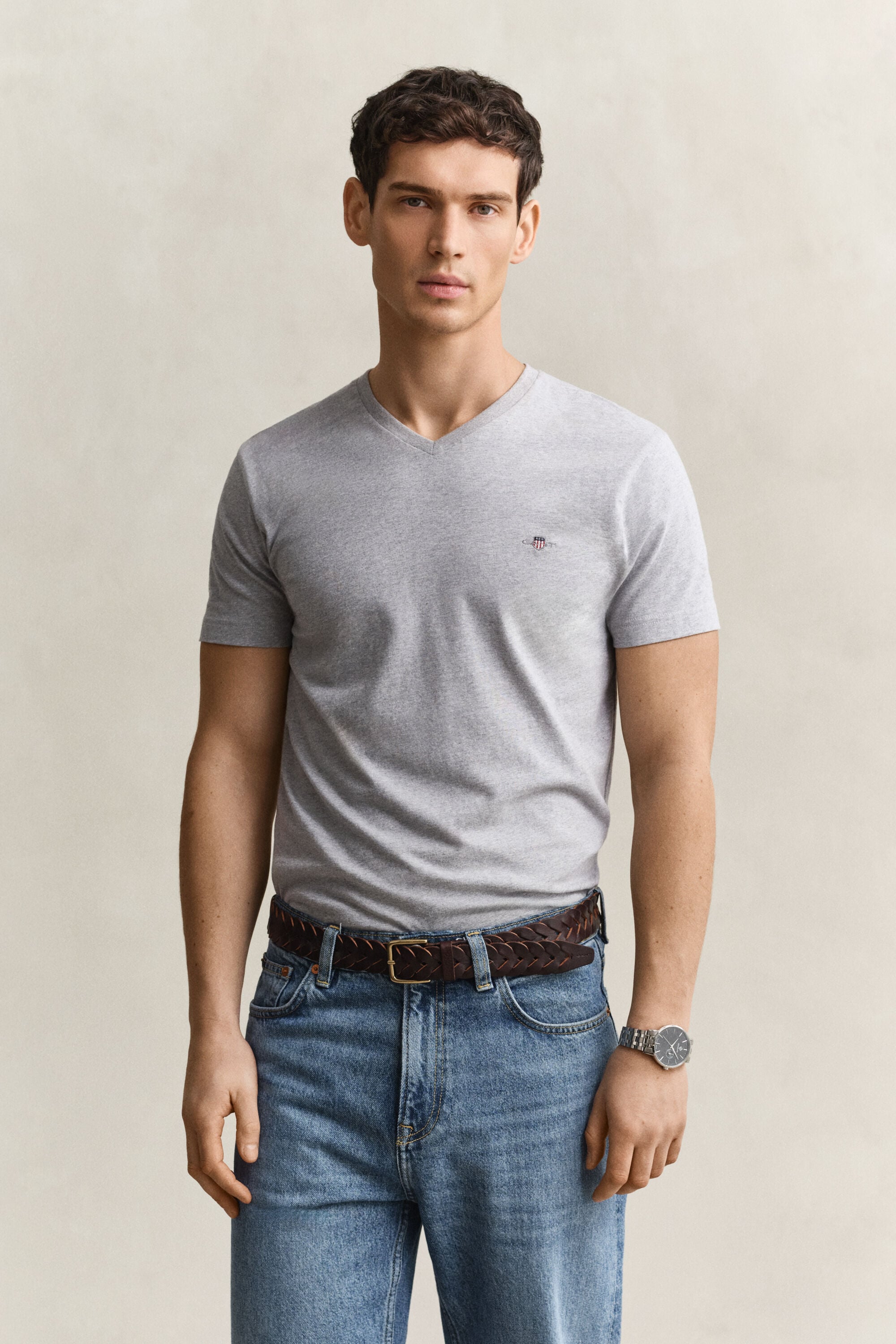 Shield T-shirt met V-hals