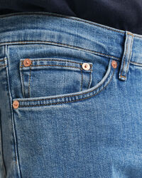 Jean slim fit à délavage épuré