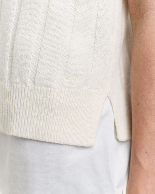 Pull sans manches col V en laine à côtes larges