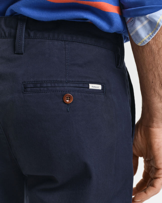 Pantalon chino coupe regular en sergé