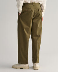 Chino met plooien van keperstof