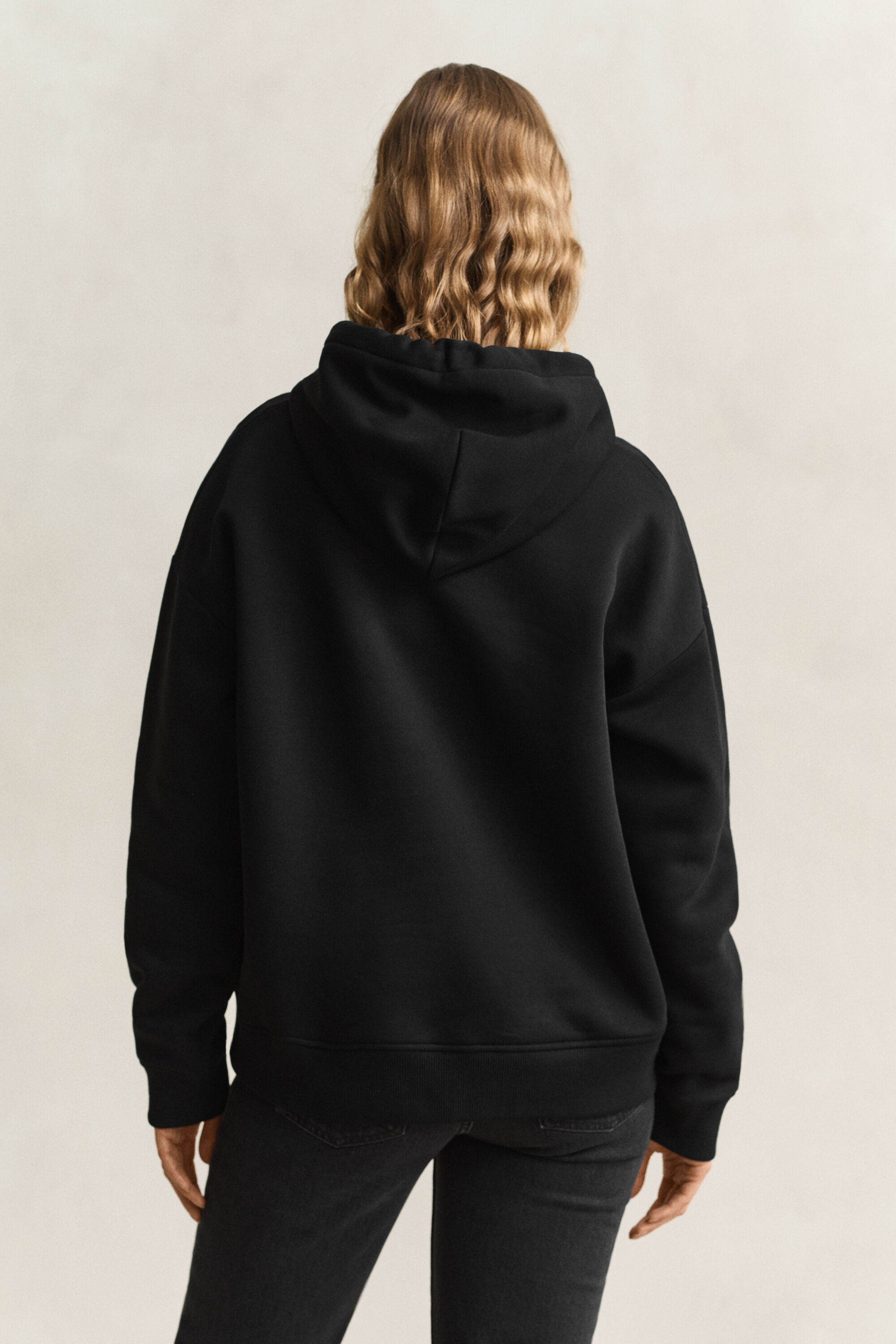 Sweat à capuche avec écusson