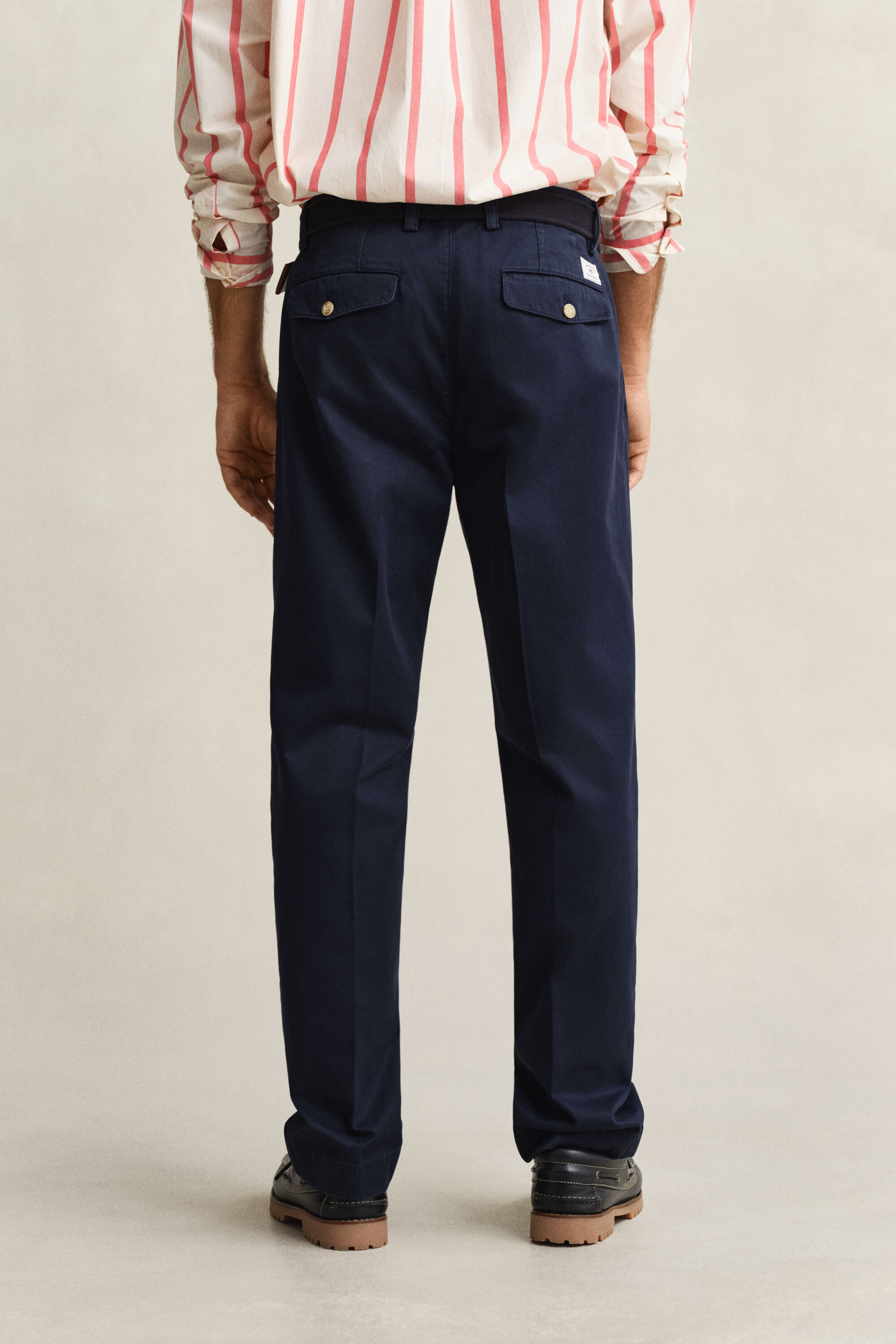 Pantalon chino coupe regular en sergé de coton