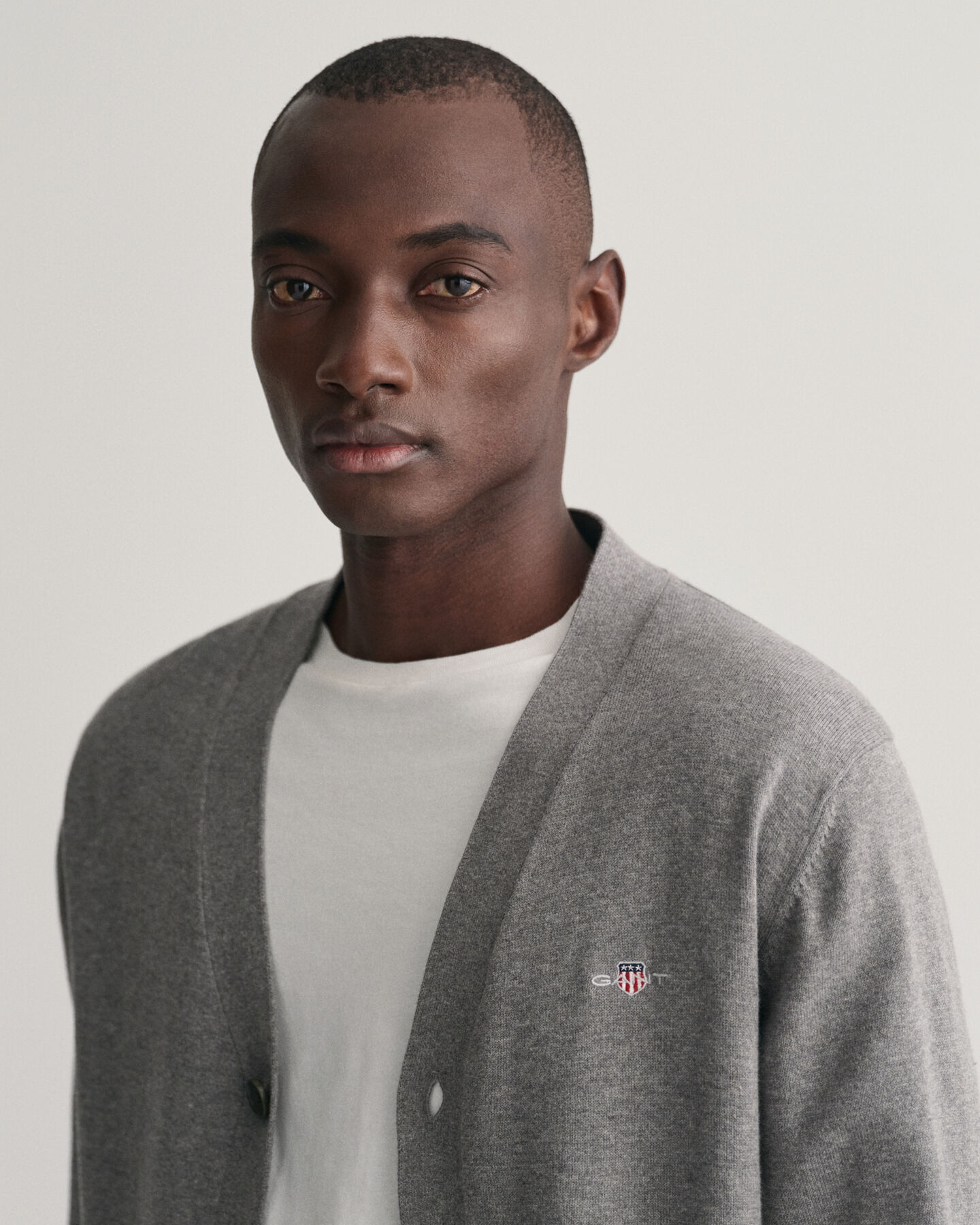 Cardigan col V en coton classique