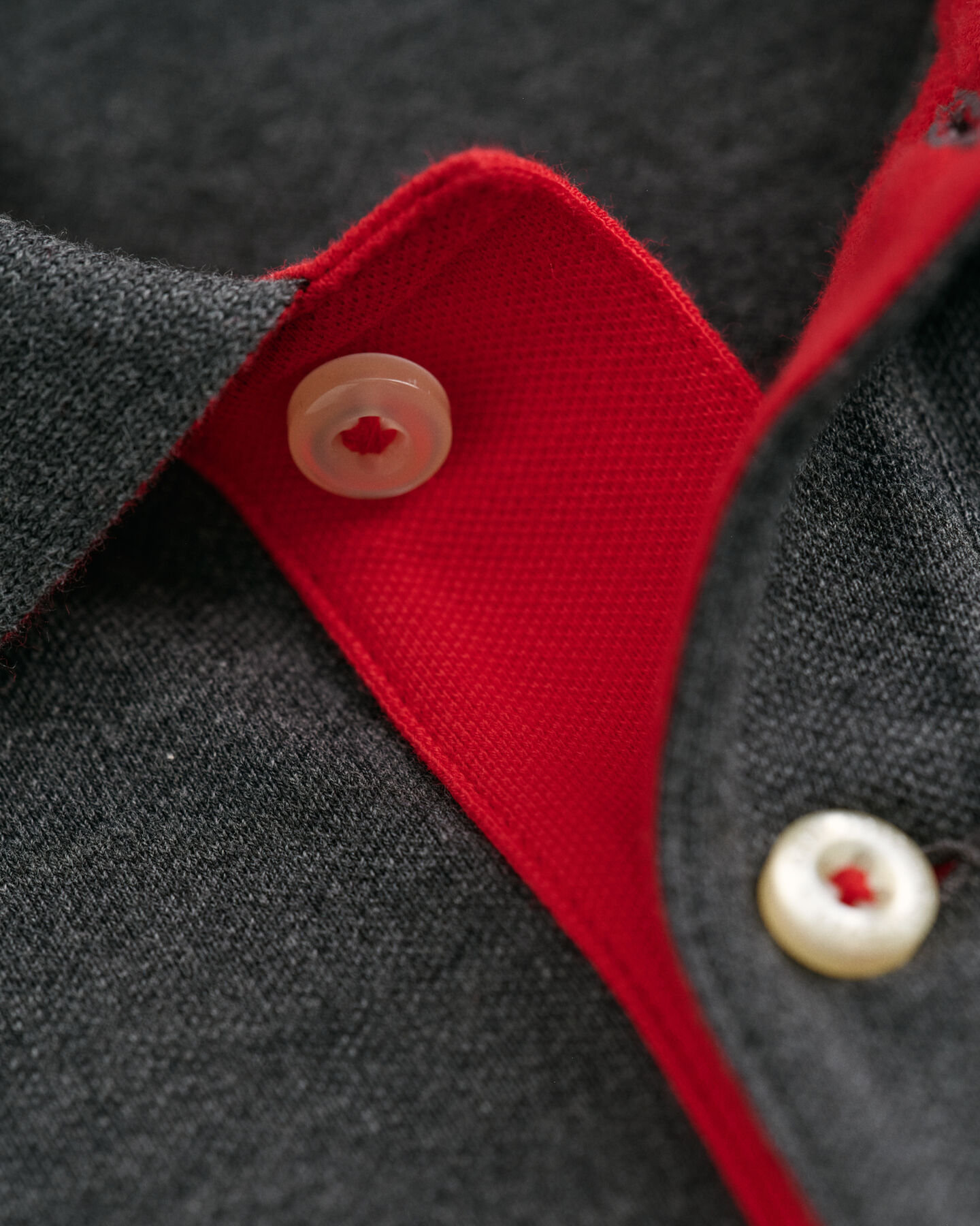 Piqué Rugger met contrasterend detail