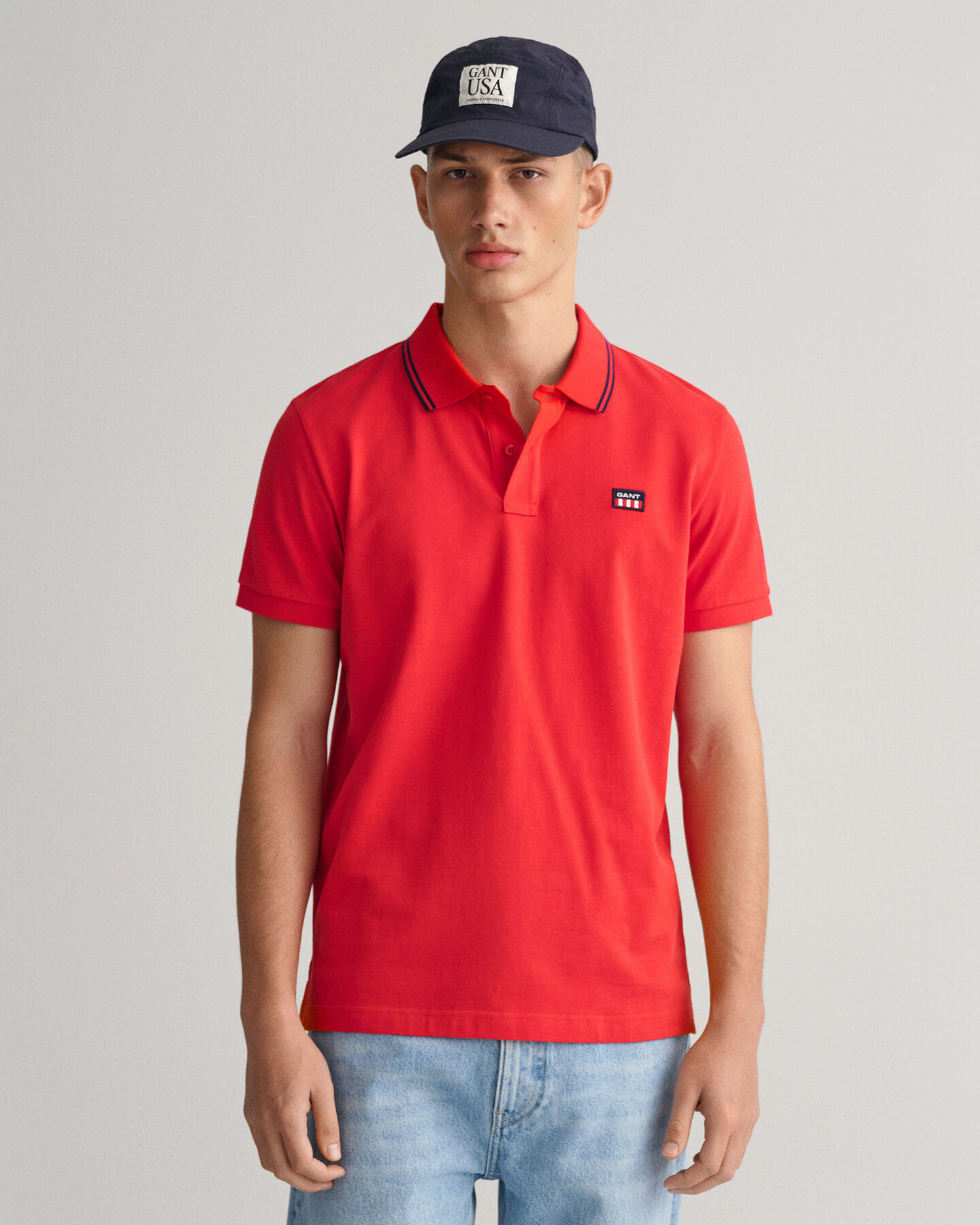 Piqué poloshirt met contrasterende kraag met streepjes