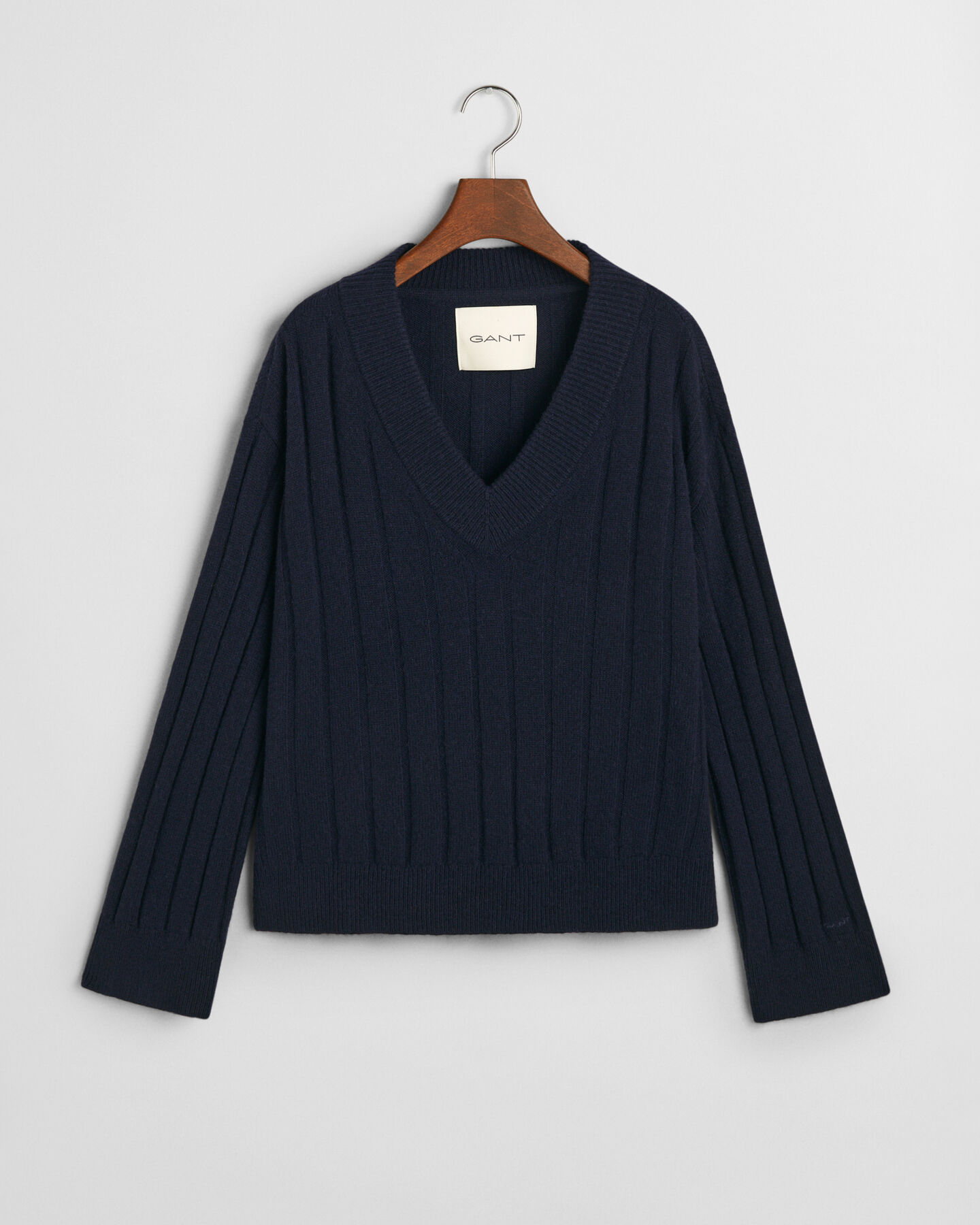 Pull col V en laine &agrave; c&ocirc;tes larges