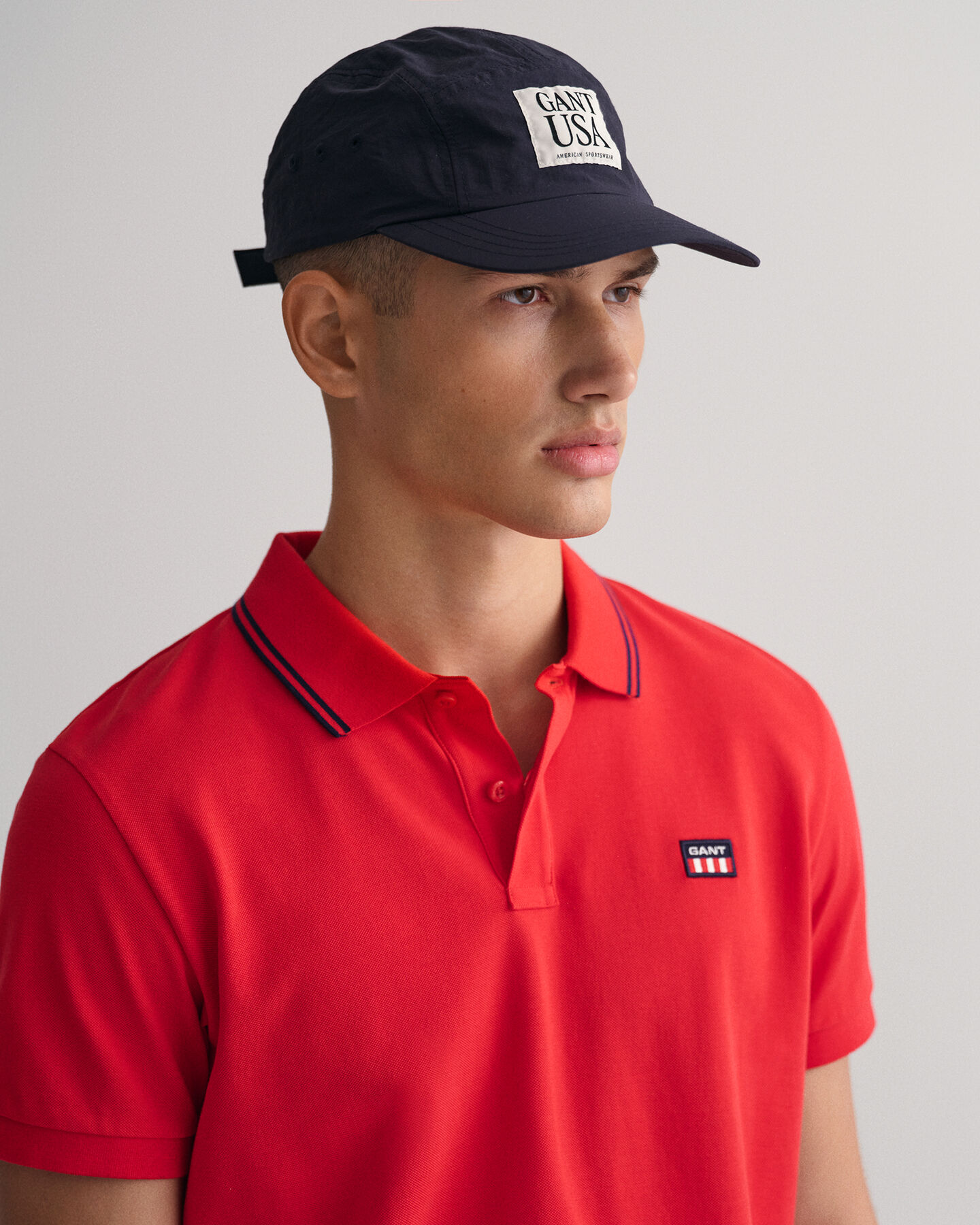 Piqué poloshirt met contrasterende kraag met streepjes