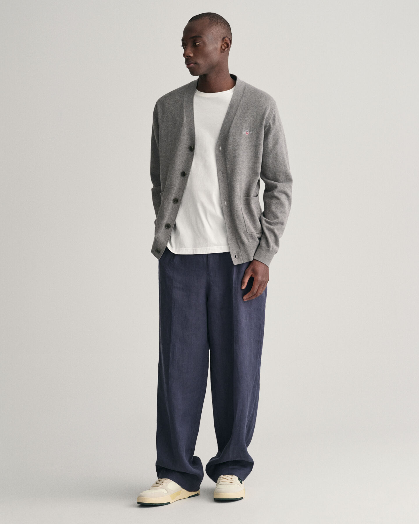 Cardigan col V en coton classique